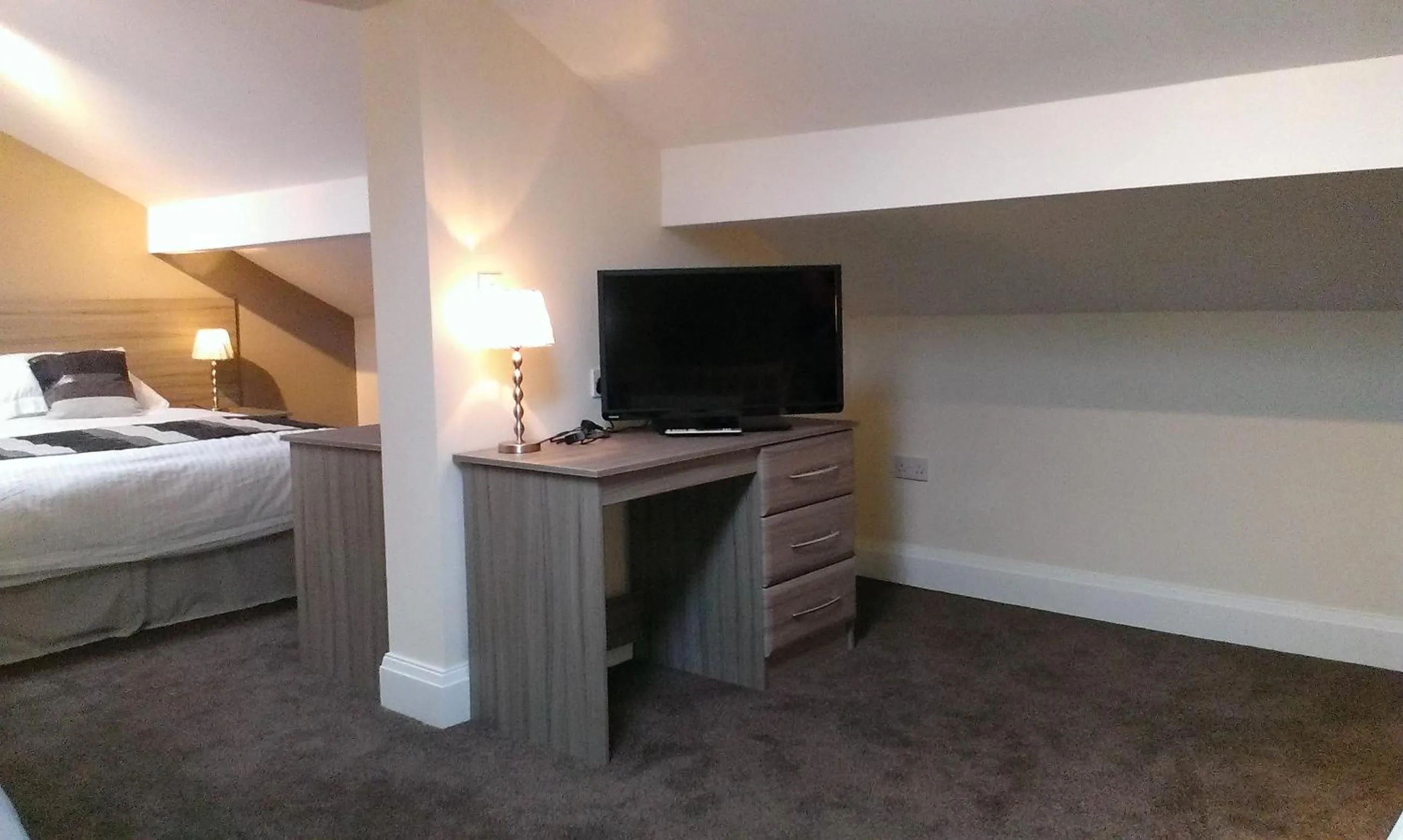 Photo of the whole room, Bed in Queens arms country inn