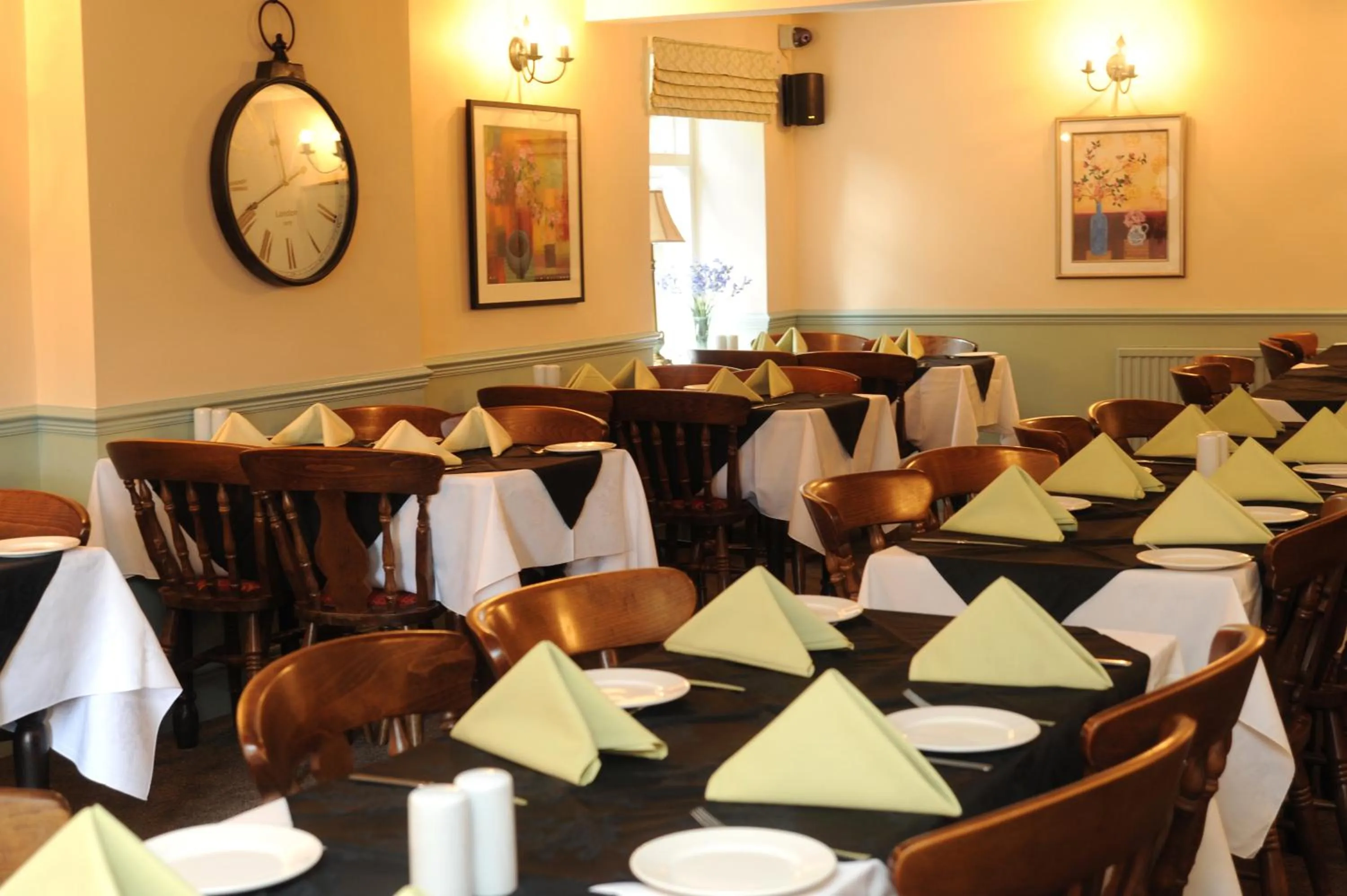 Restaurant/places to eat in Queens arms country inn