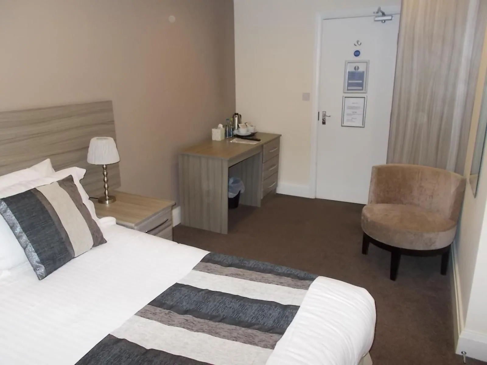 Bed in Queens arms country inn