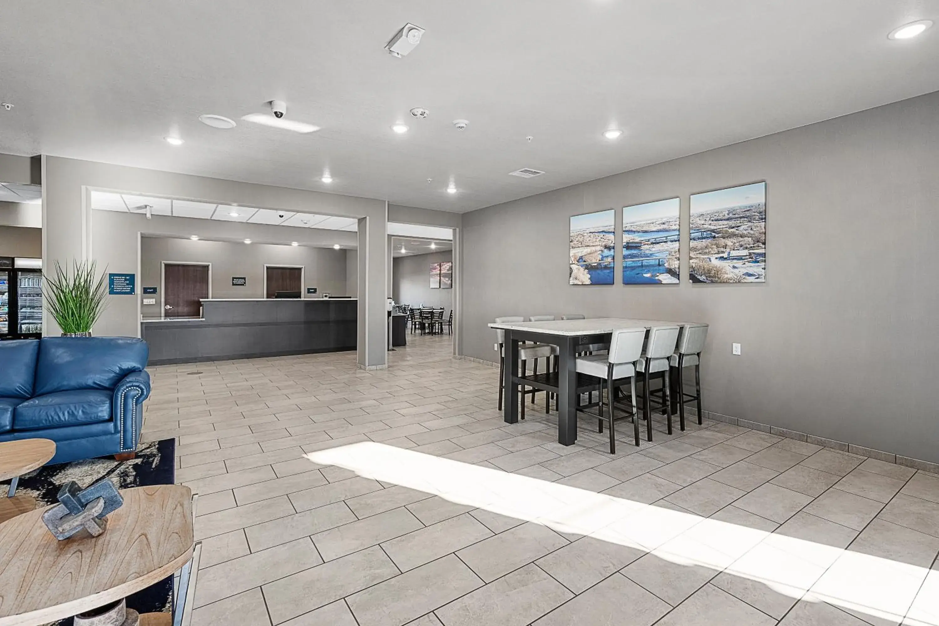 Lobby or reception in Riverstone Suites by Cobblestone Hotels - Chippewa Falls Lobby or reception in Riverstone Suites by Cobblestone Hotels - Chippewa Falls