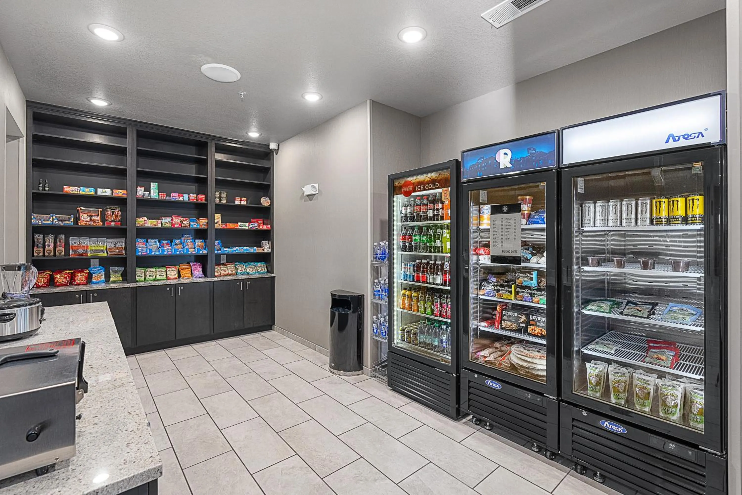 Food and drinks in Riverstone Suites by Cobblestone Hotels - Chippewa Falls