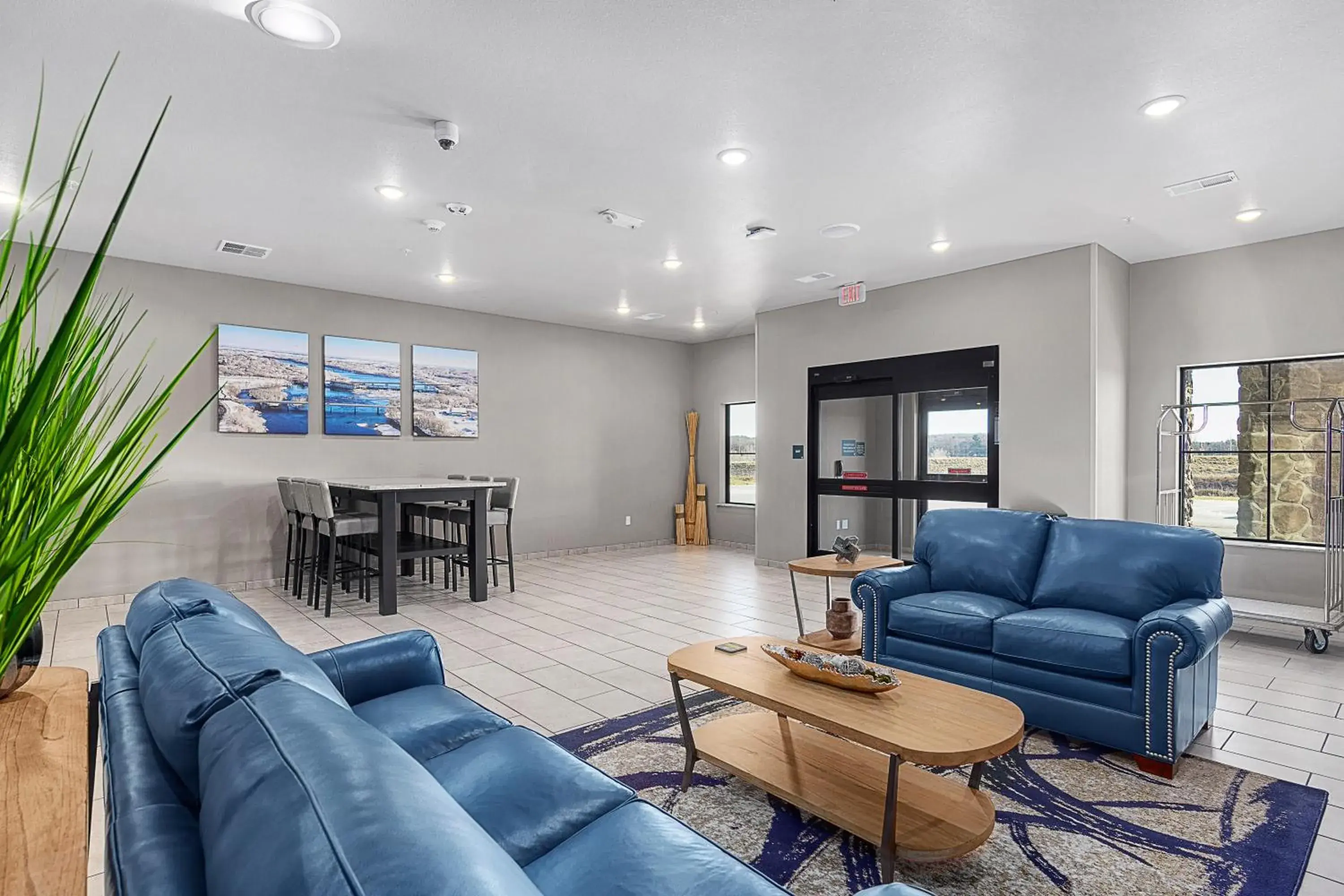 Lobby or reception in Riverstone Suites by Cobblestone Hotels - Chippewa Falls Lobby or reception in Riverstone Suites by Cobblestone Hotels - Chippewa Falls