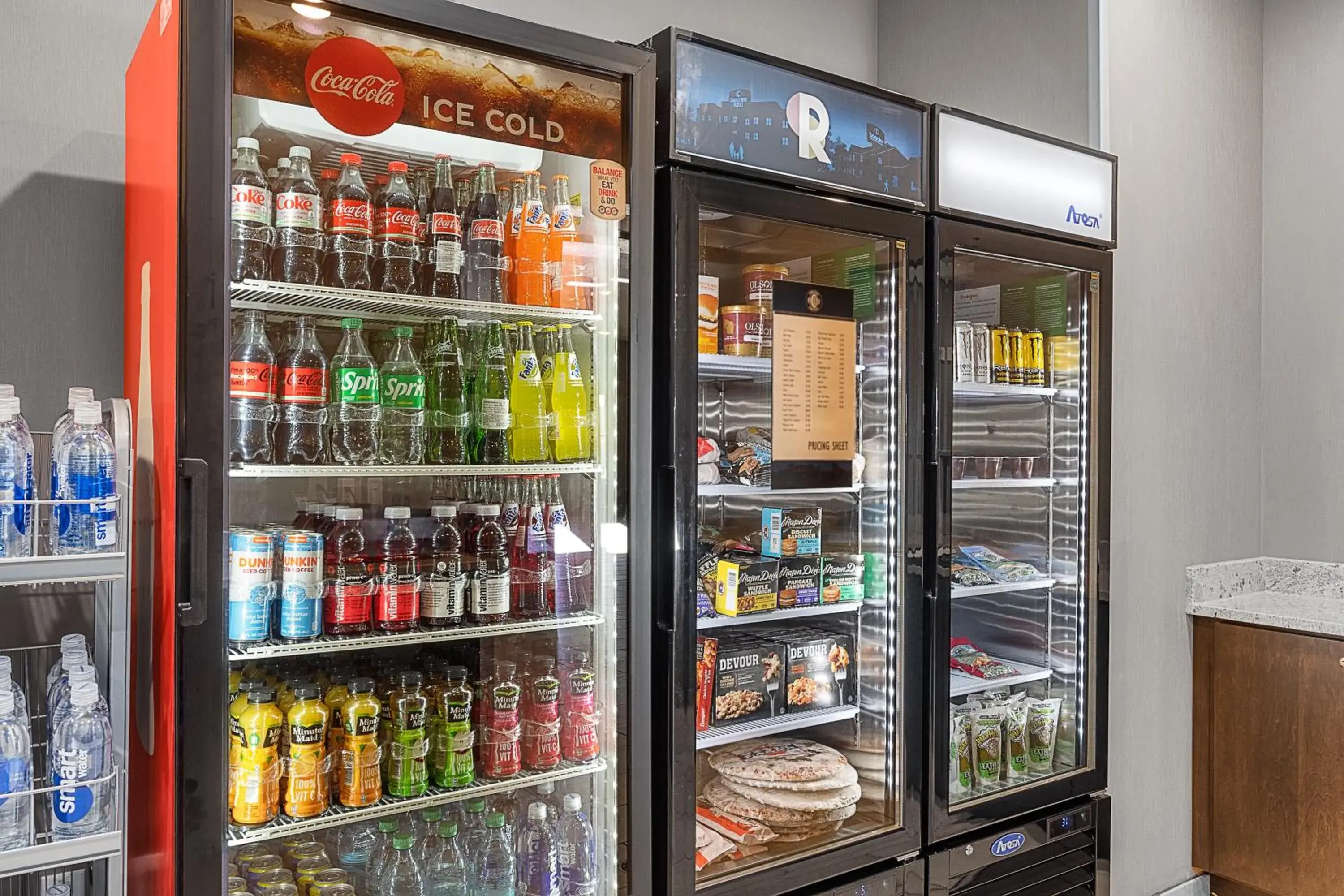 Food and drinks in Riverstone Suites by Cobblestone Hotels - Chippewa Falls Food and drinks in Riverstone Suites by Cobblestone Hotels - Chippewa Falls