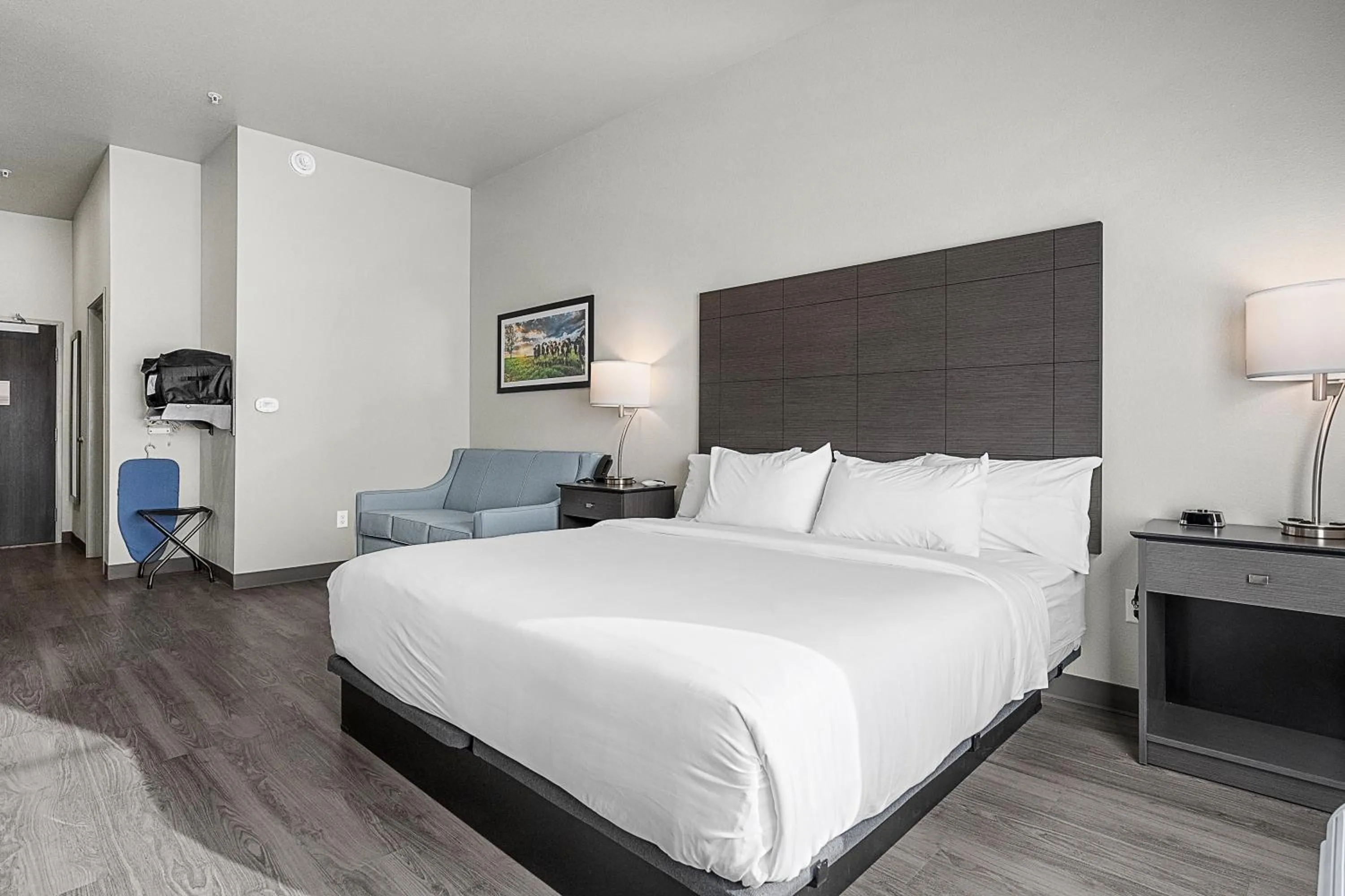 Bedroom, Bed in Riverstone Suites by Cobblestone Hotels - Chippewa Falls