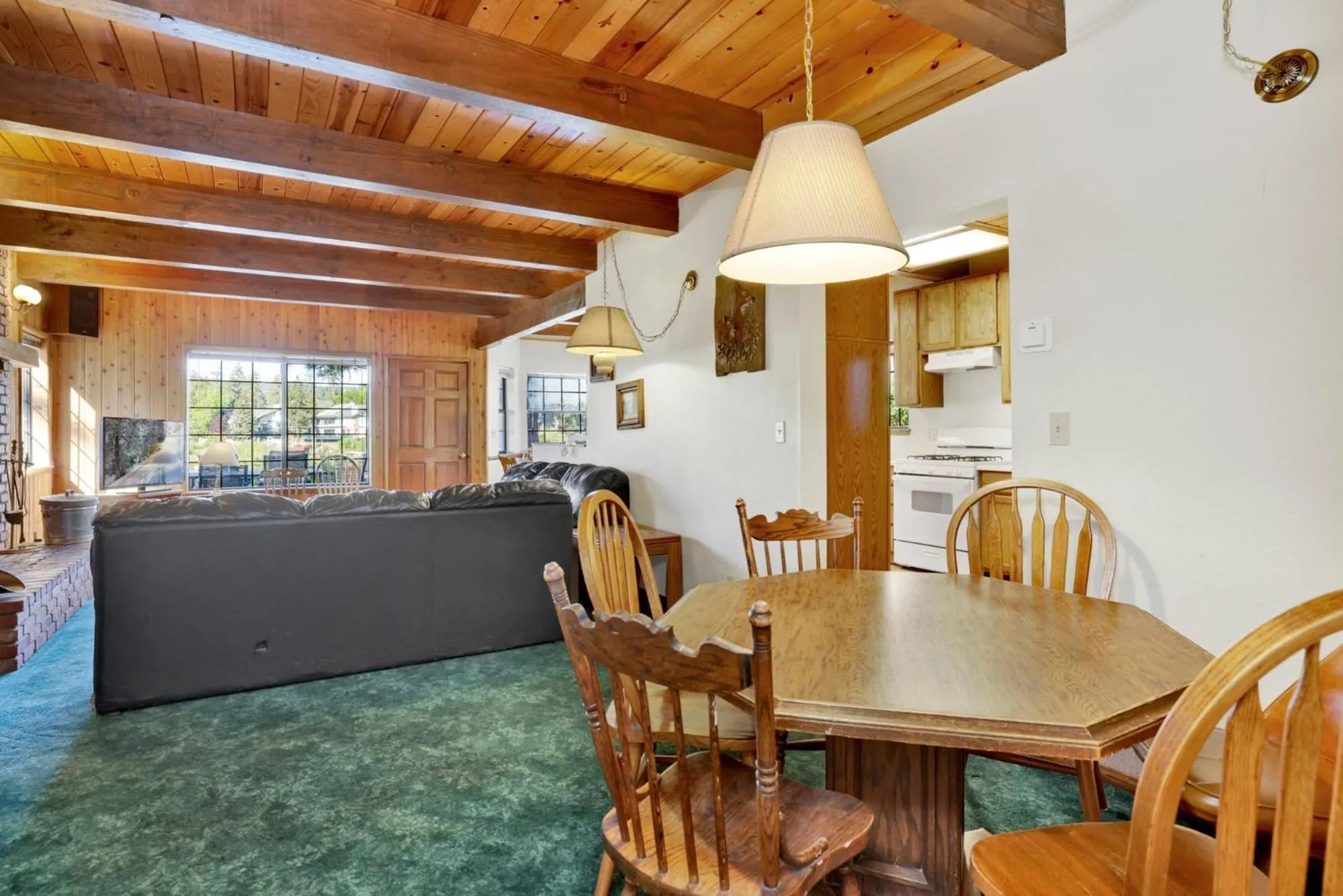 Photo of the whole room in Breezy one #112