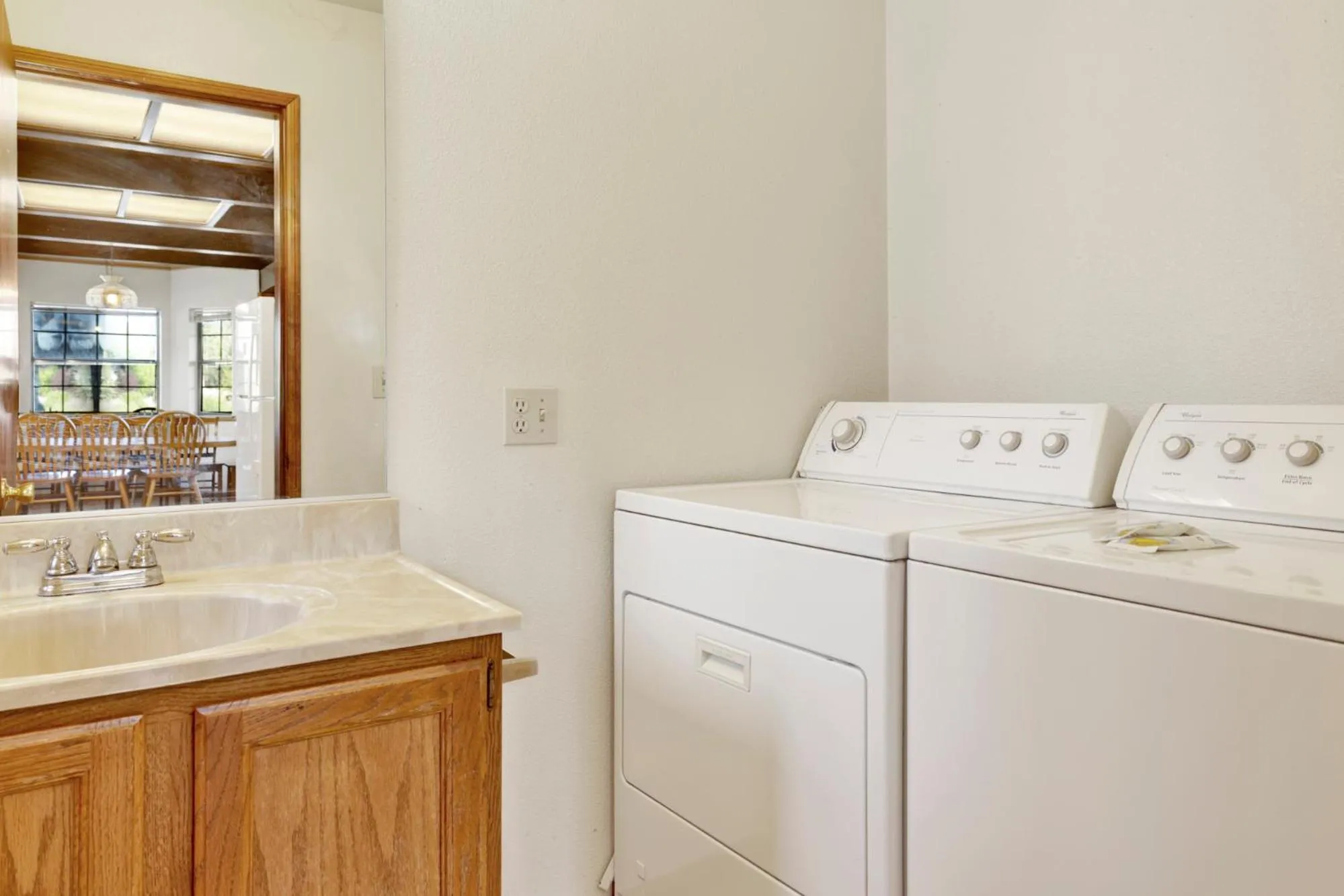 laundry in Breezy one #112