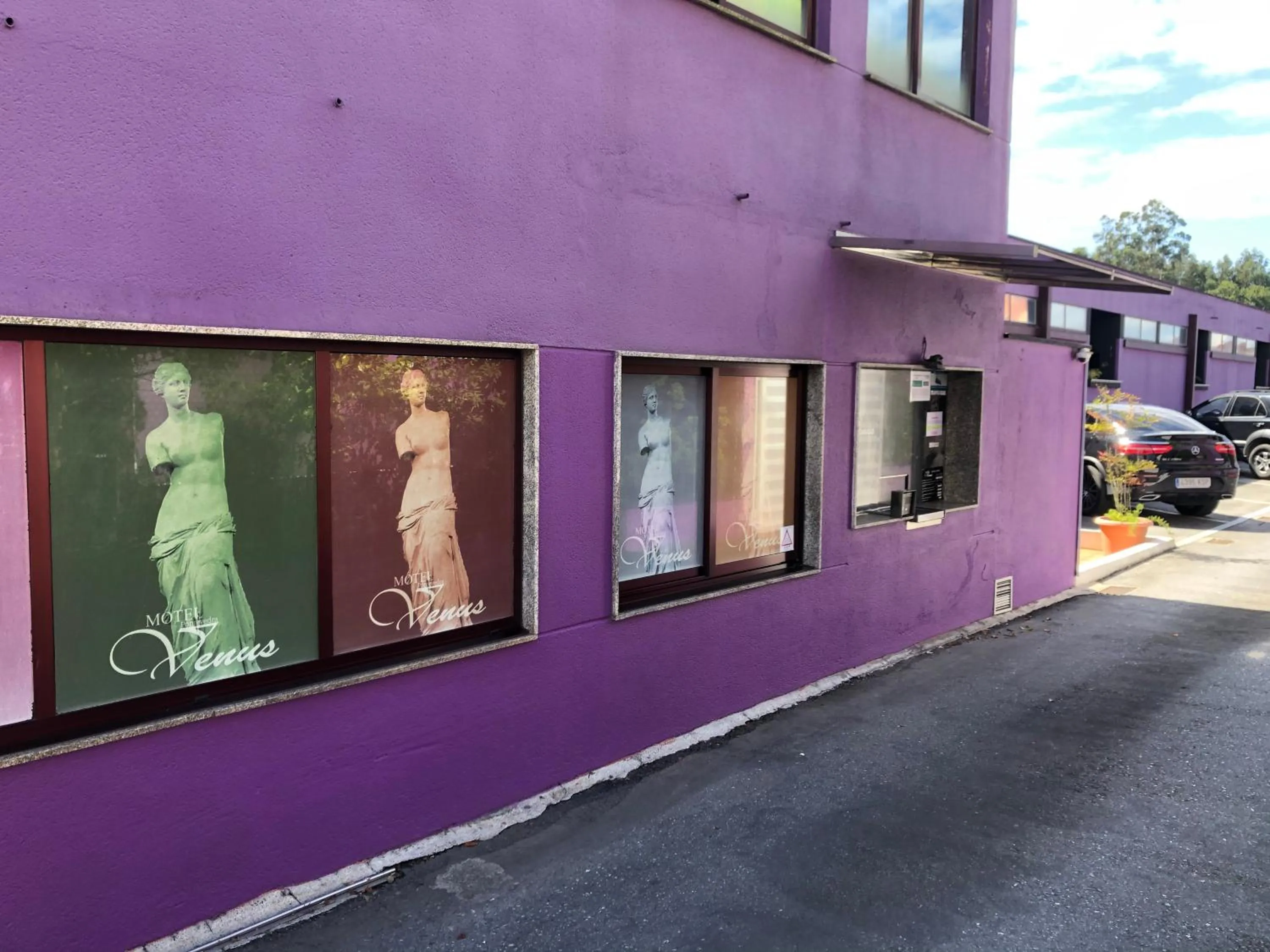 Property building in Motel Venus Pontevedra