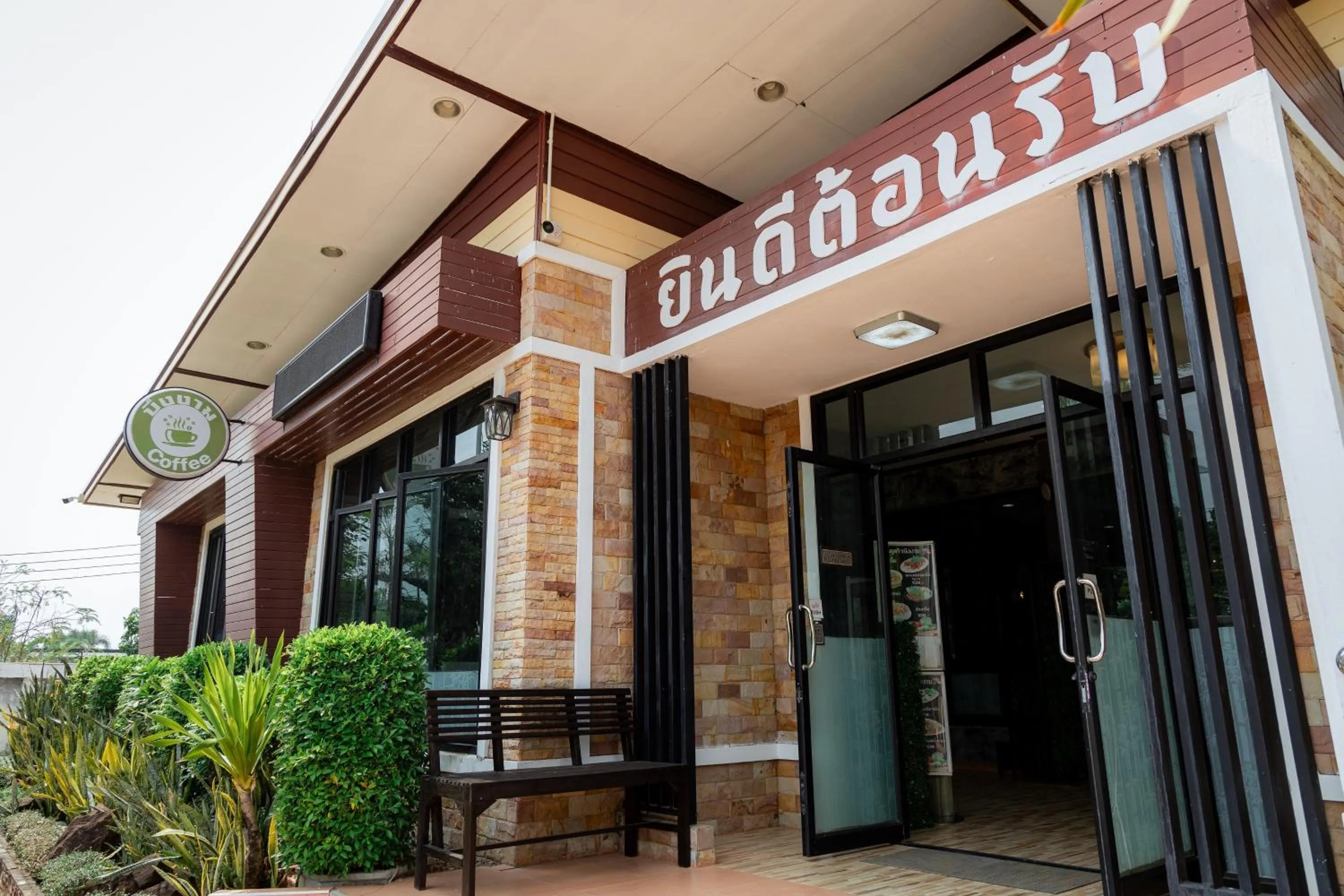 Facade/entrance in Buengngarm Resort
