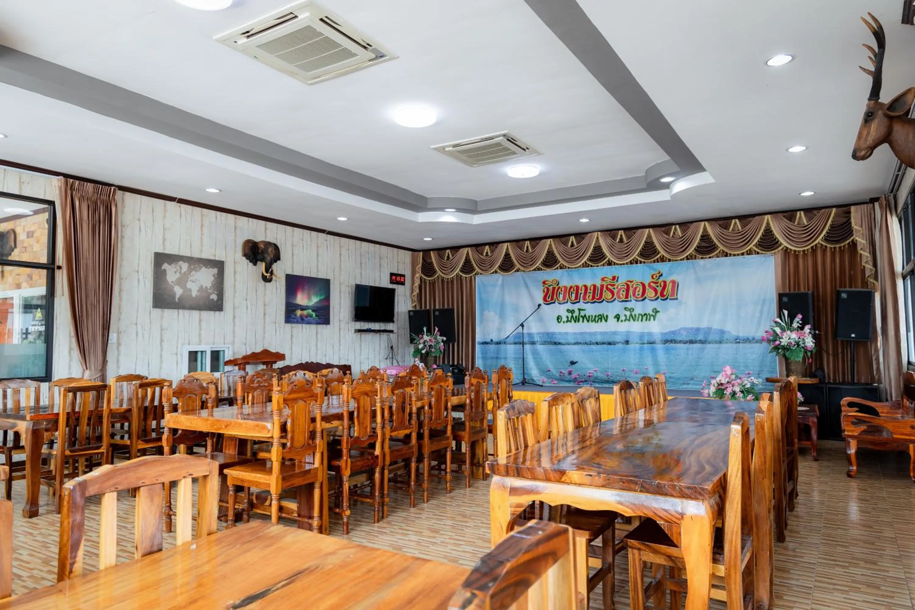 Restaurant/places to eat in Buengngarm Resort