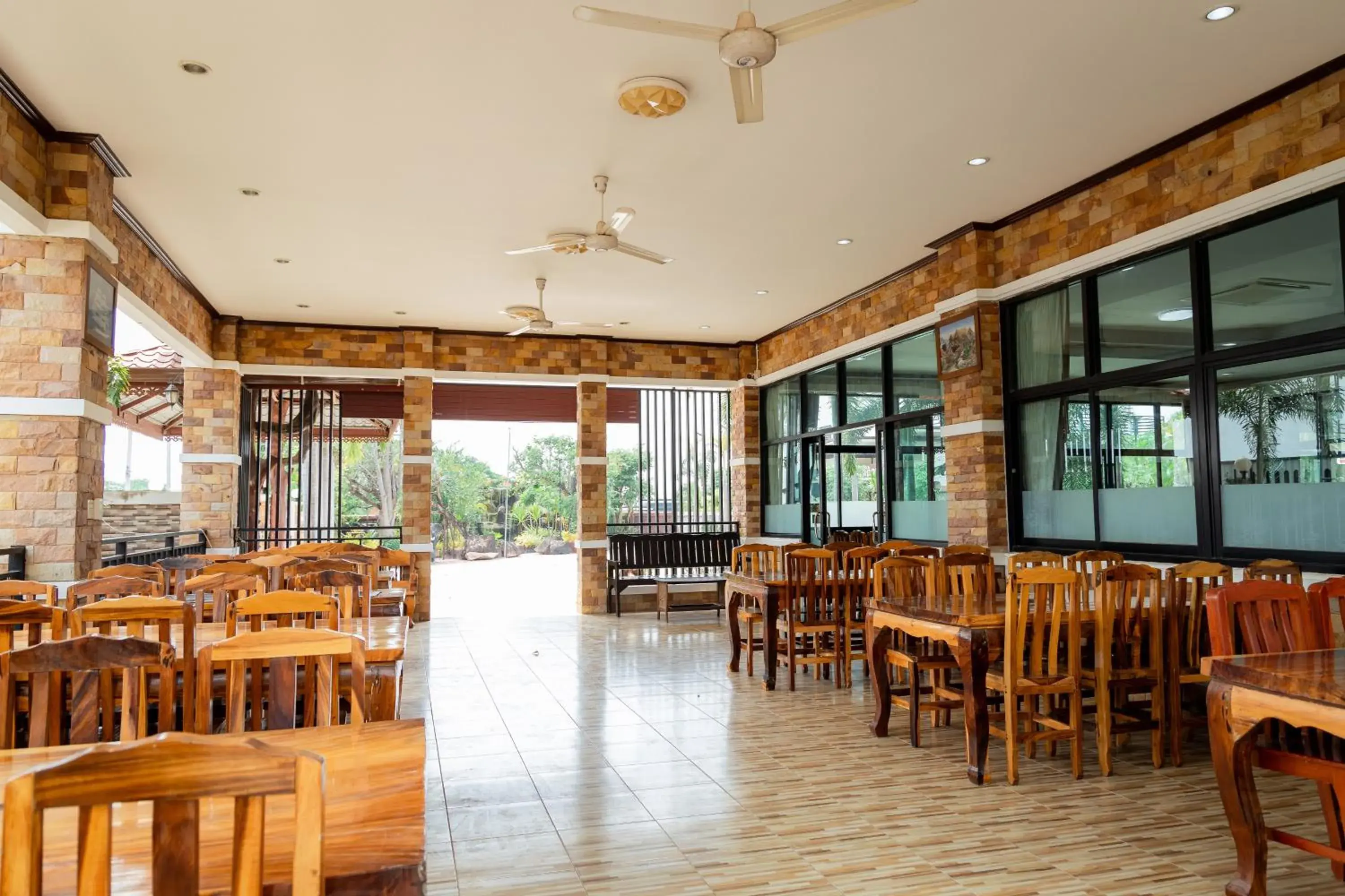 Restaurant/places to eat in Buengngarm Resort Restaurant/places to eat in Buengngarm Resort