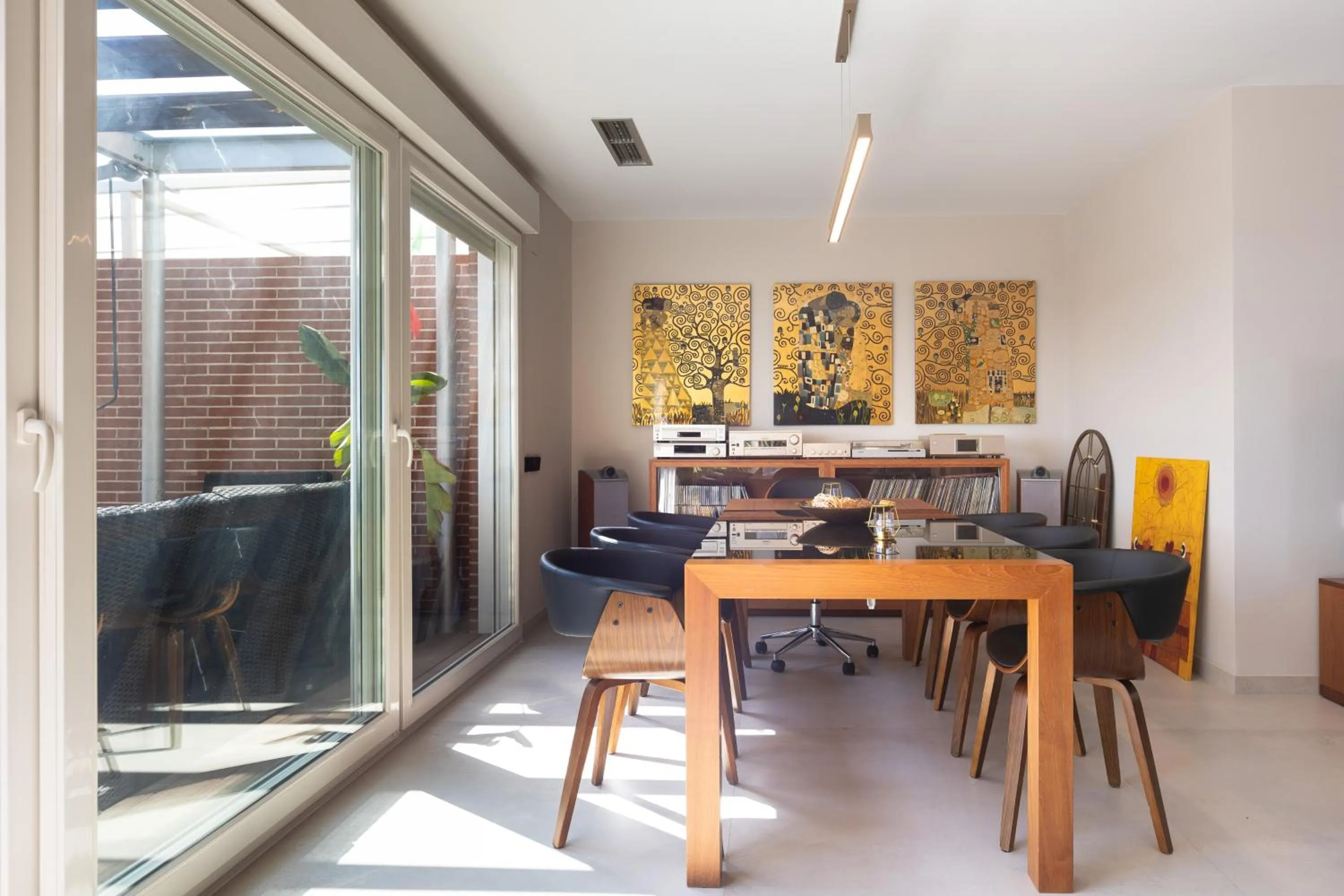 Dining area in Villa Beach Barcelona