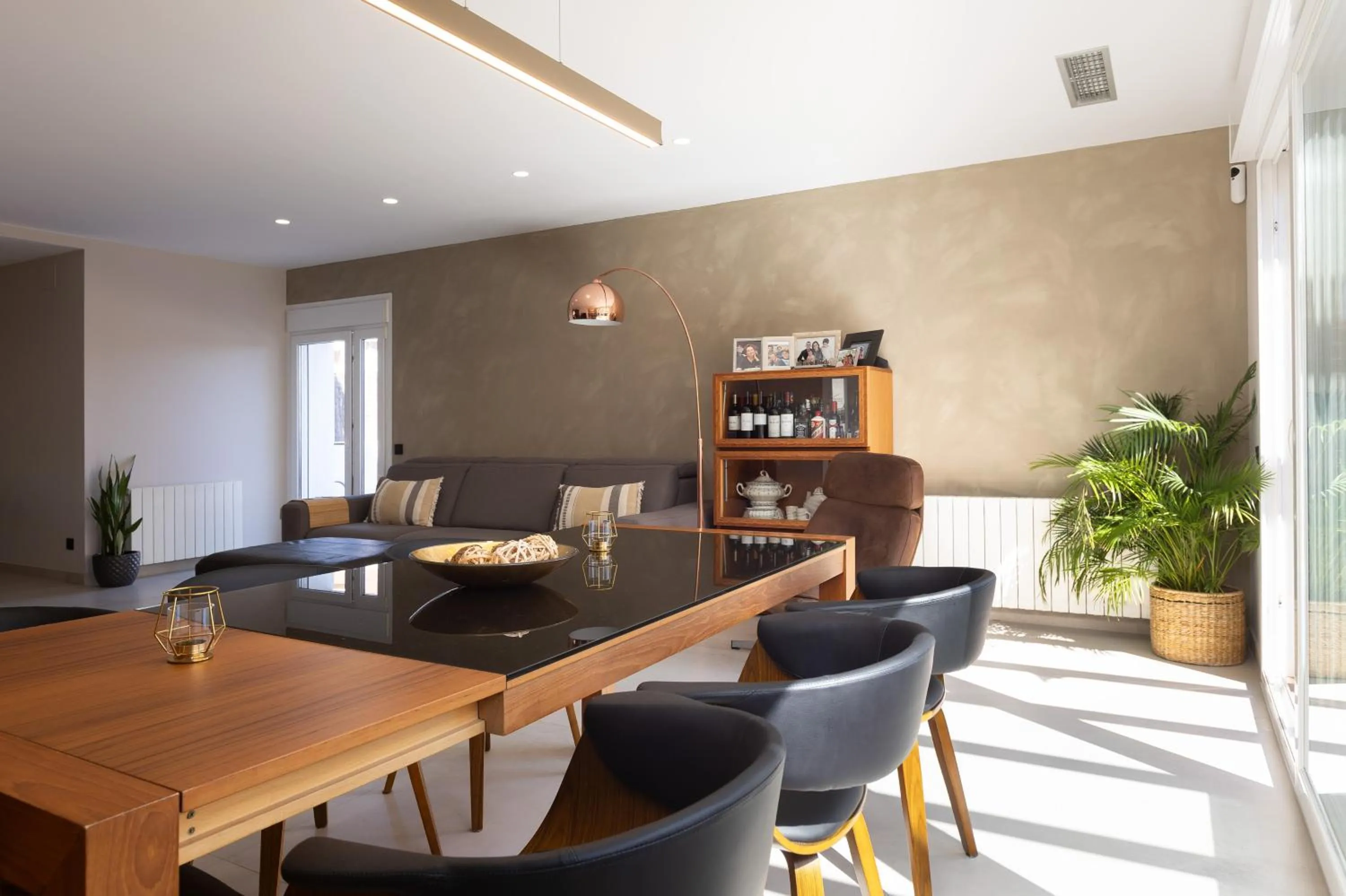 Dining area in Villa Beach Barcelona