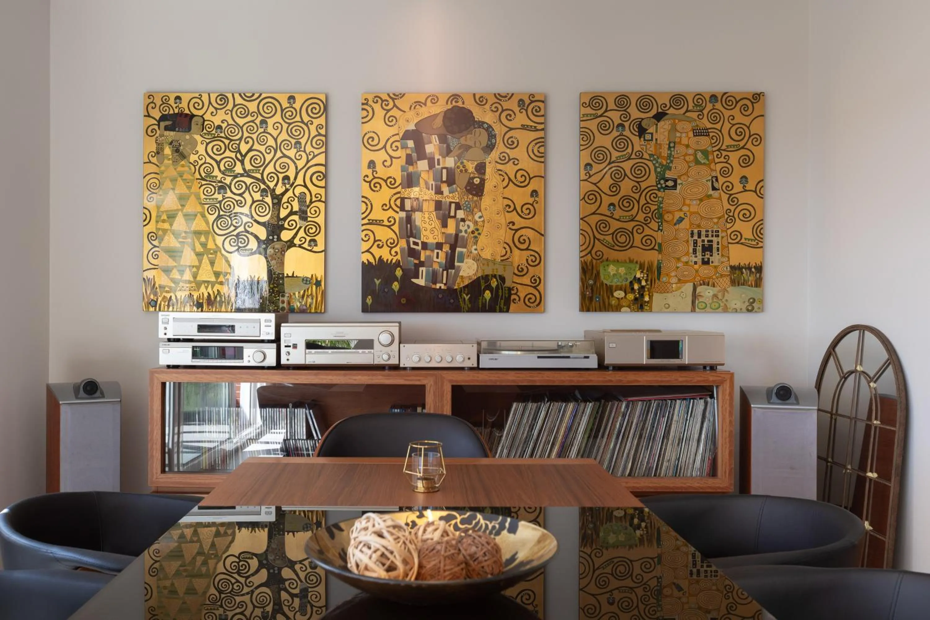 Dining area in Villa Beach Barcelona