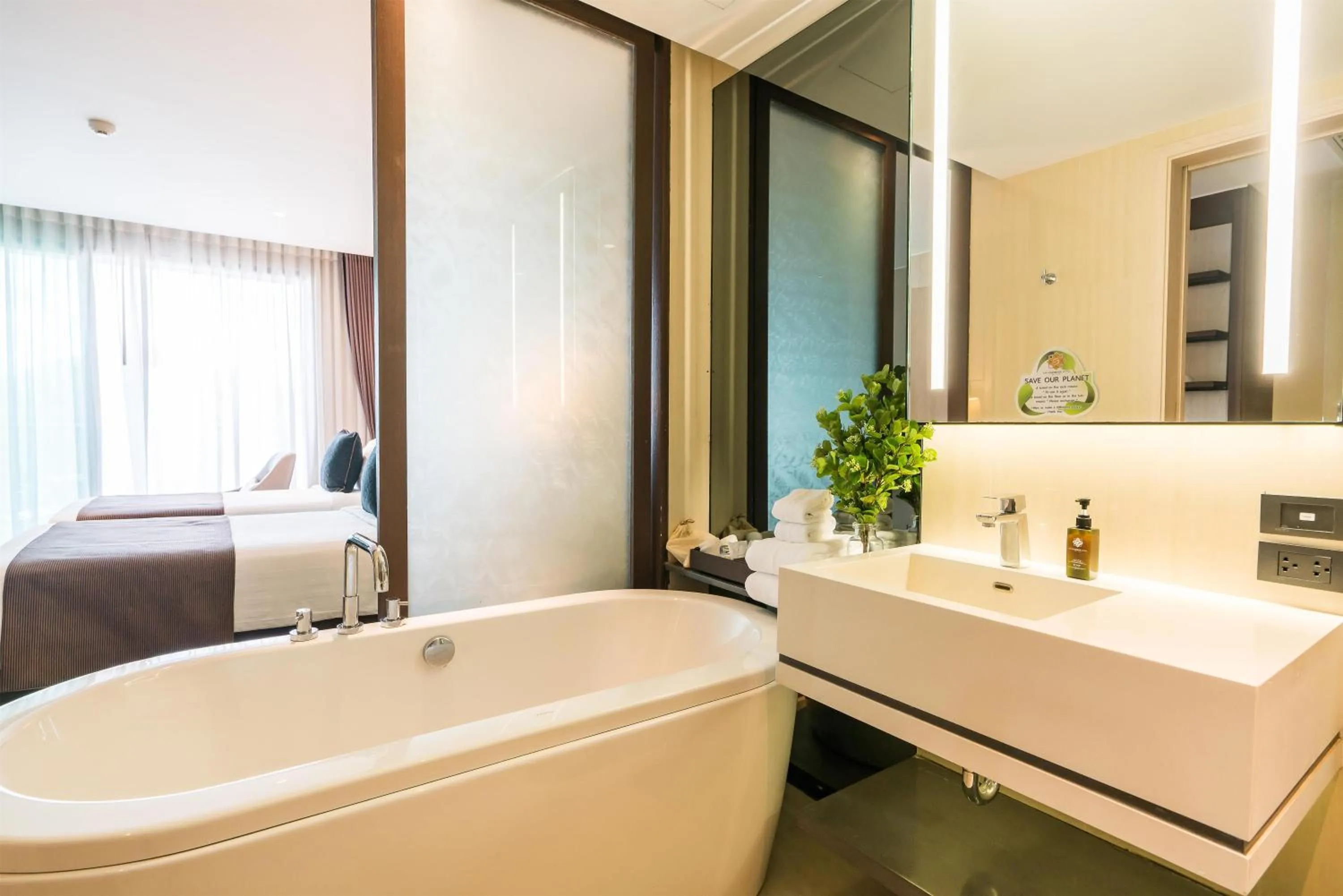 Bathroom, Bed in Siamese Hotel Pattaya, BW Signature Collection