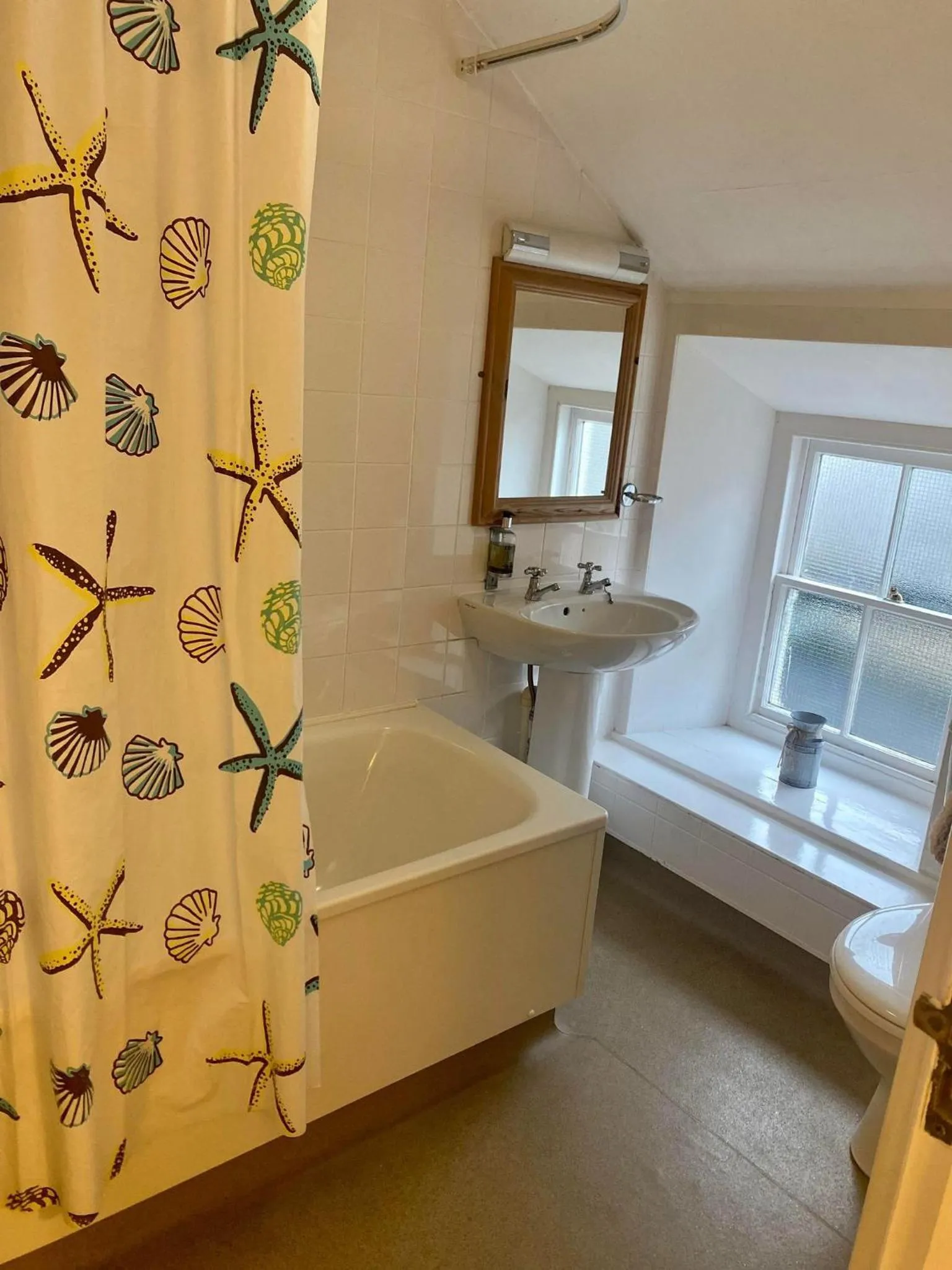 Bathroom in The Farmers Arms