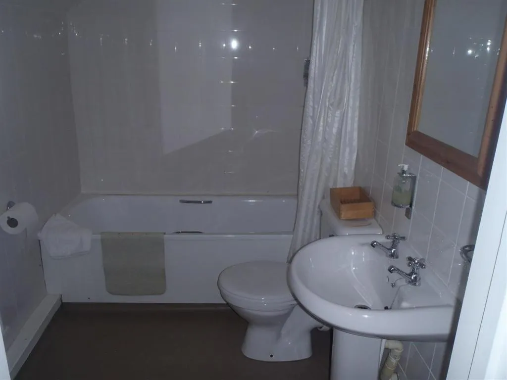 Bathroom in The Farmers Arms