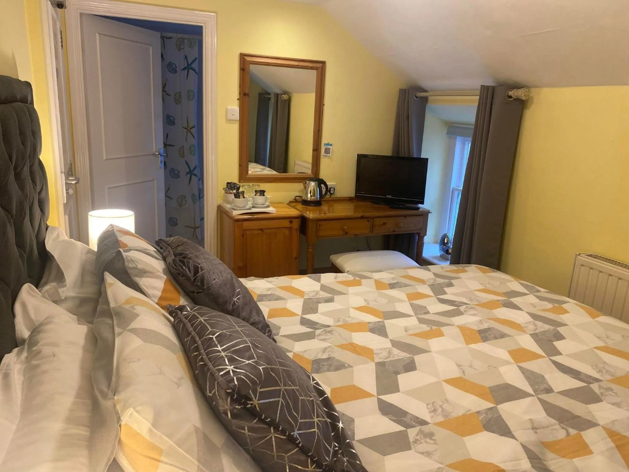 Bed in The Farmers Arms