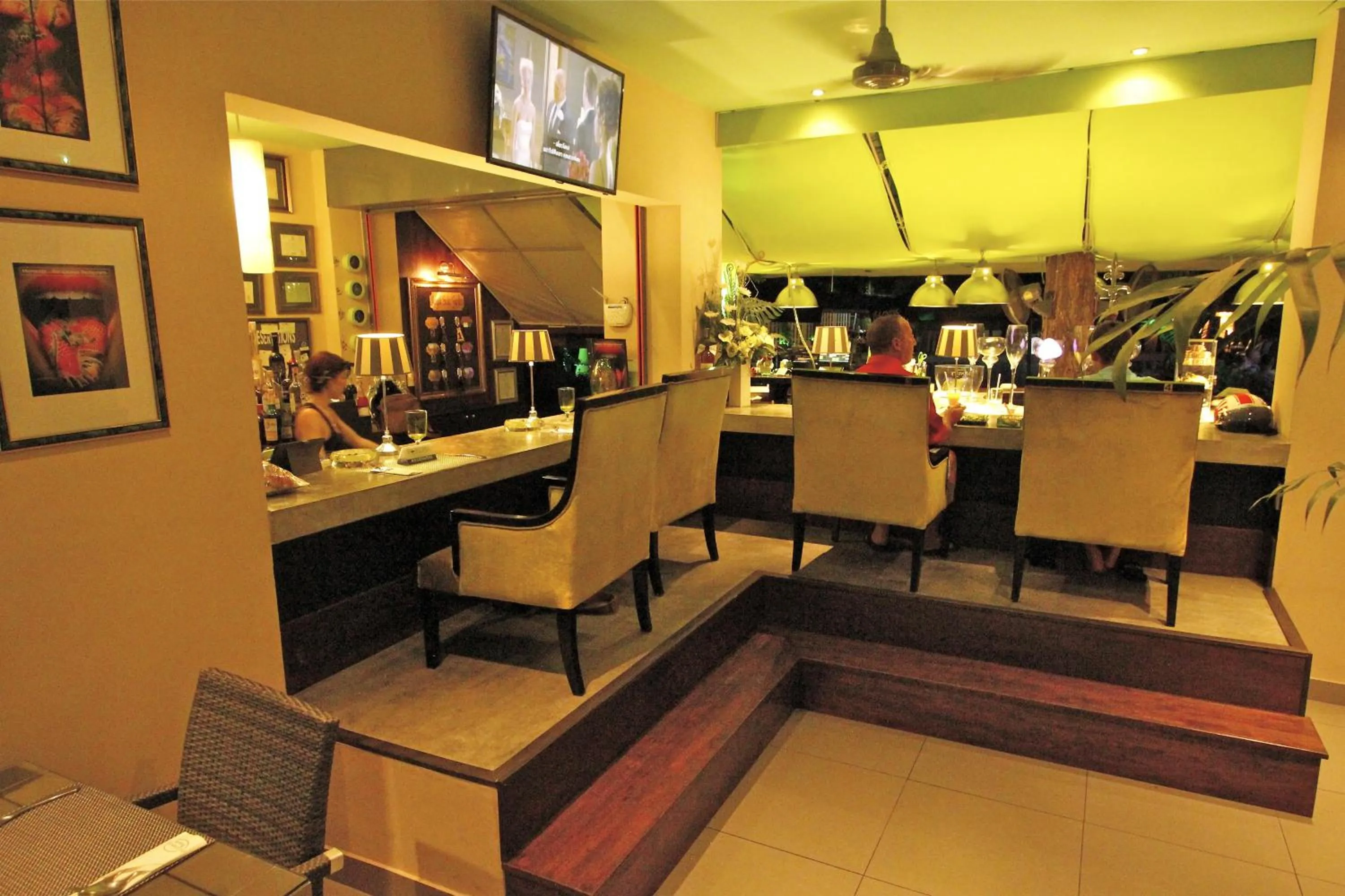 Restaurant/places to eat in Momento Resort