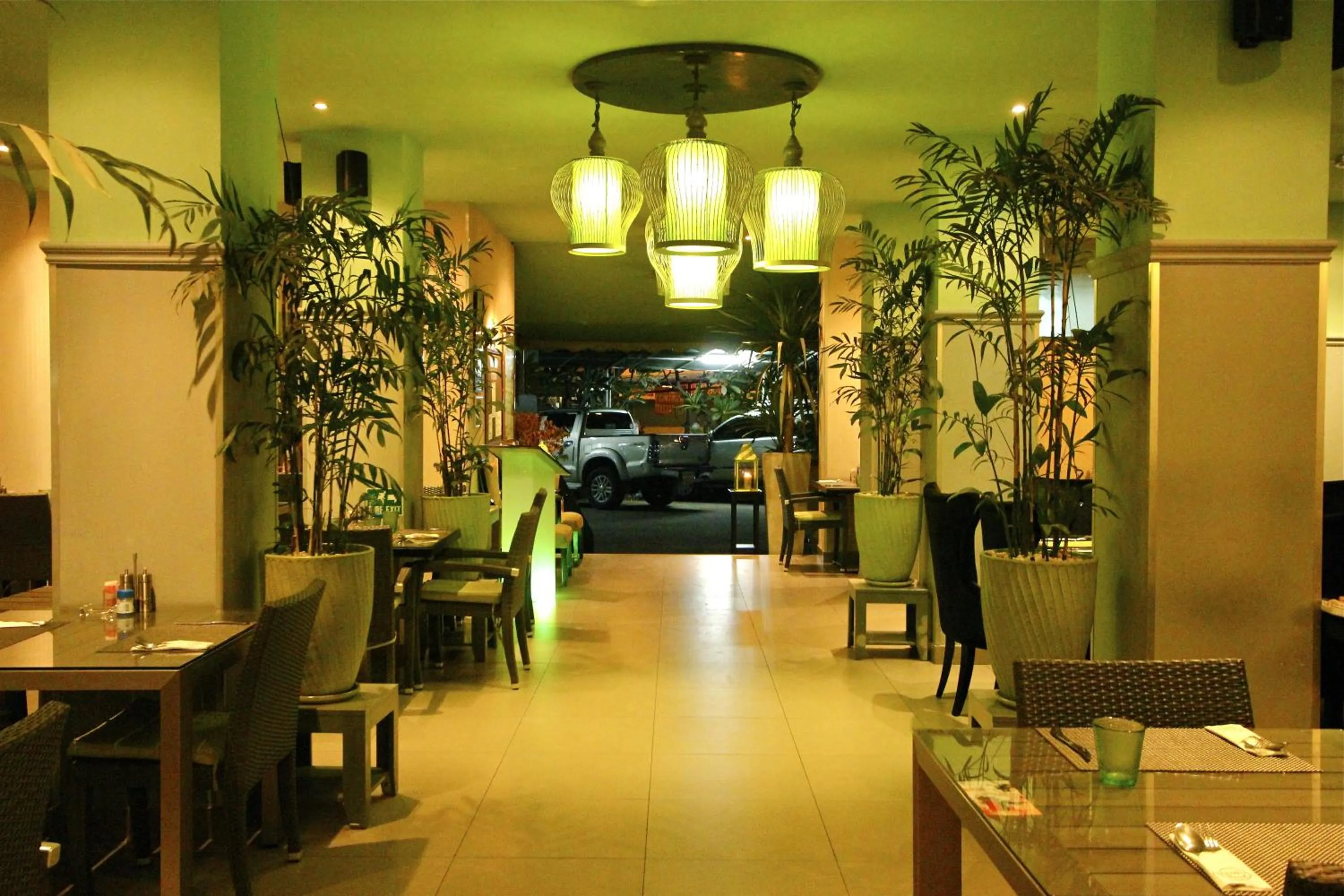 Restaurant/places to eat in Momento Resort