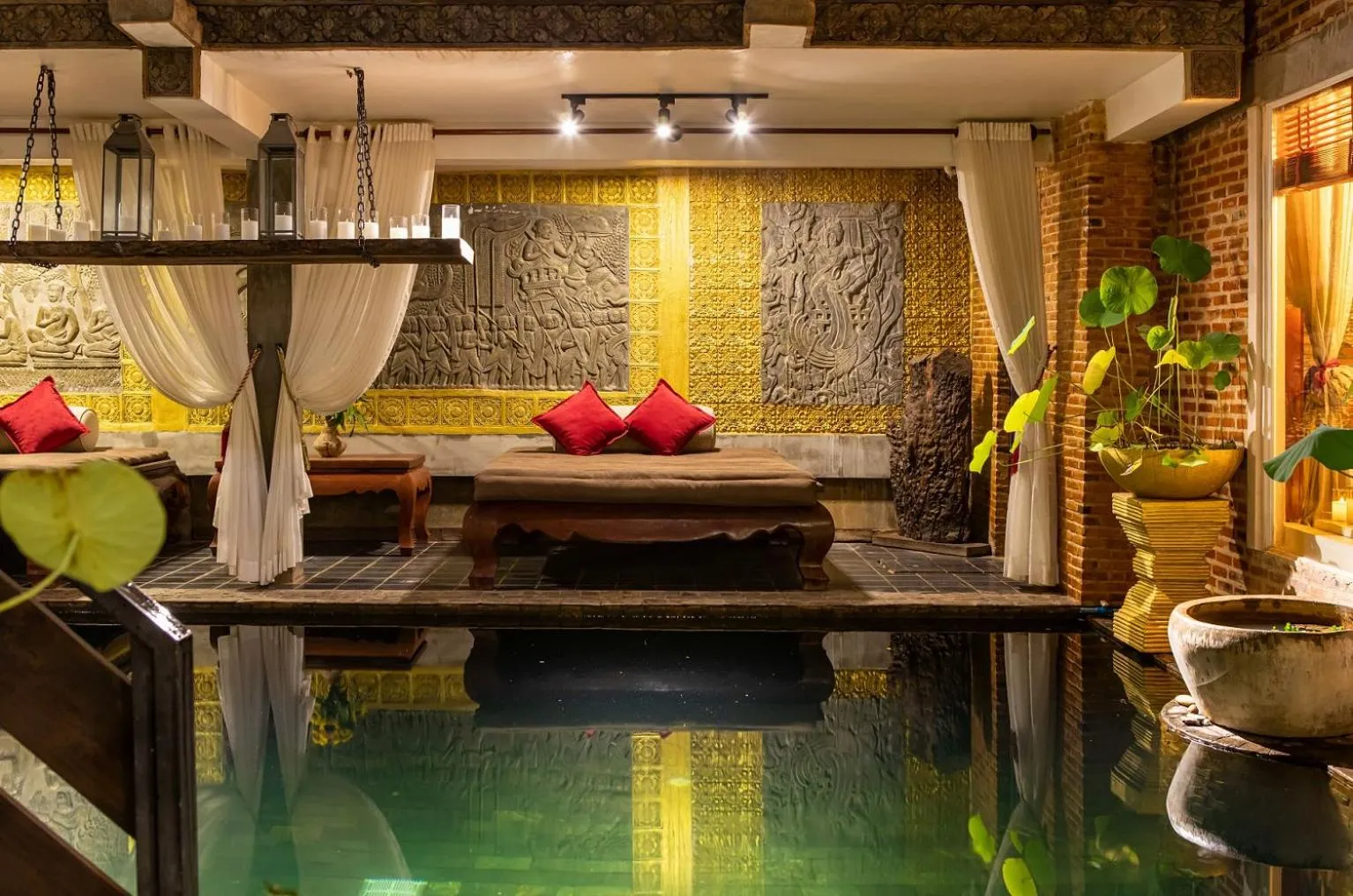 Swimming pool in Cambana d'Angkor Suites