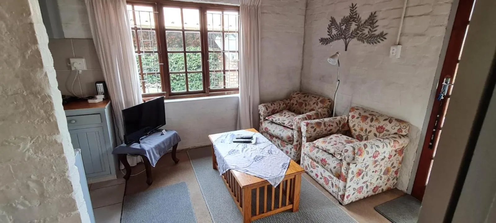 Living room, Bed in 57 on Plover