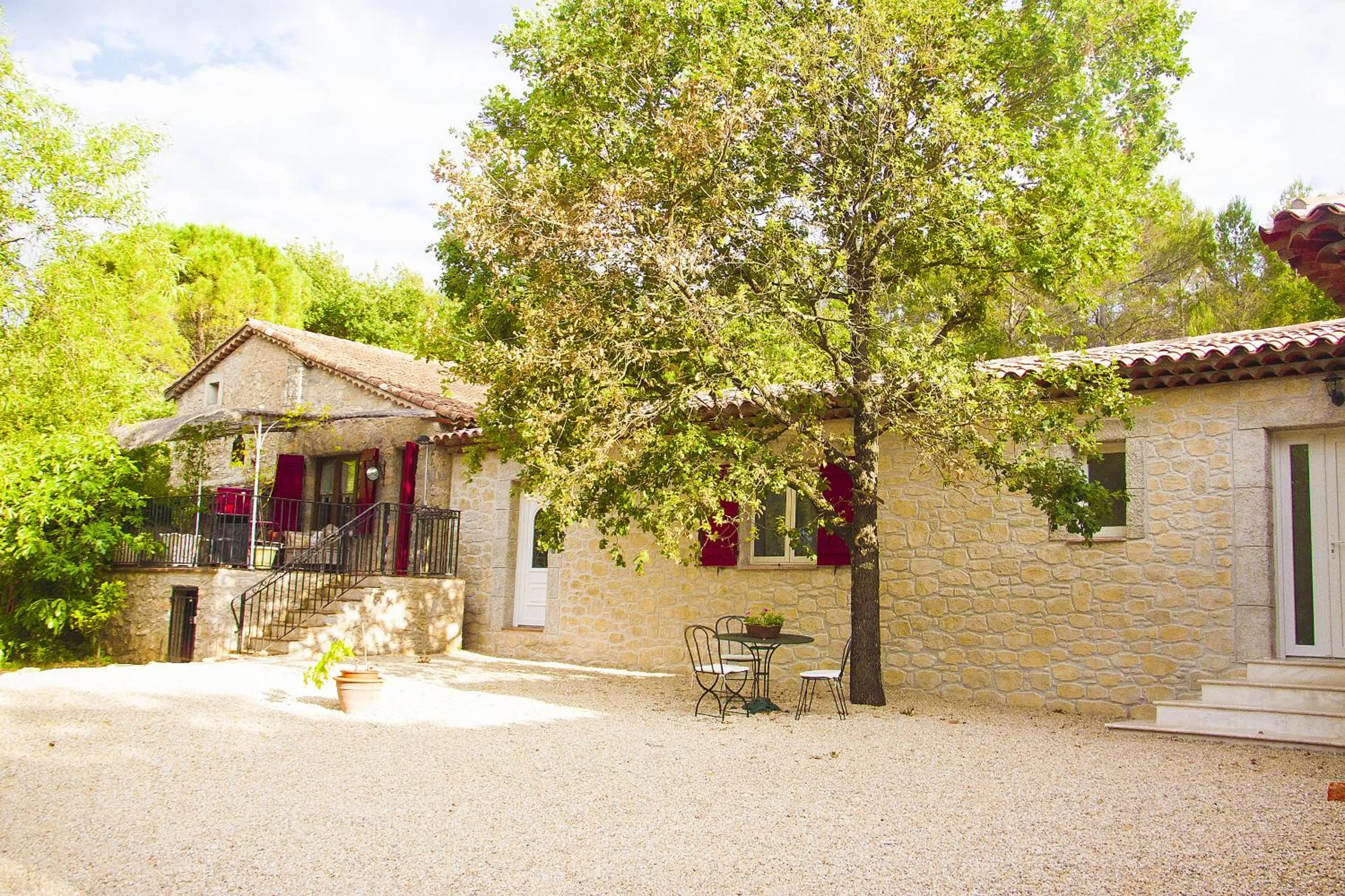 Property building in Mas De Peycavier