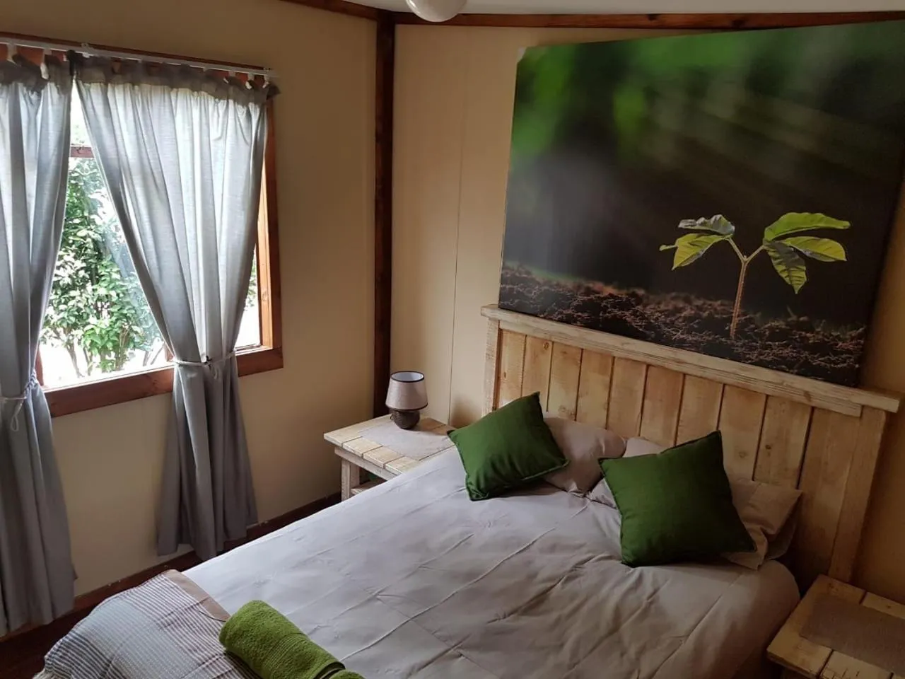 Photo of the whole room, Bed in Havana Nights