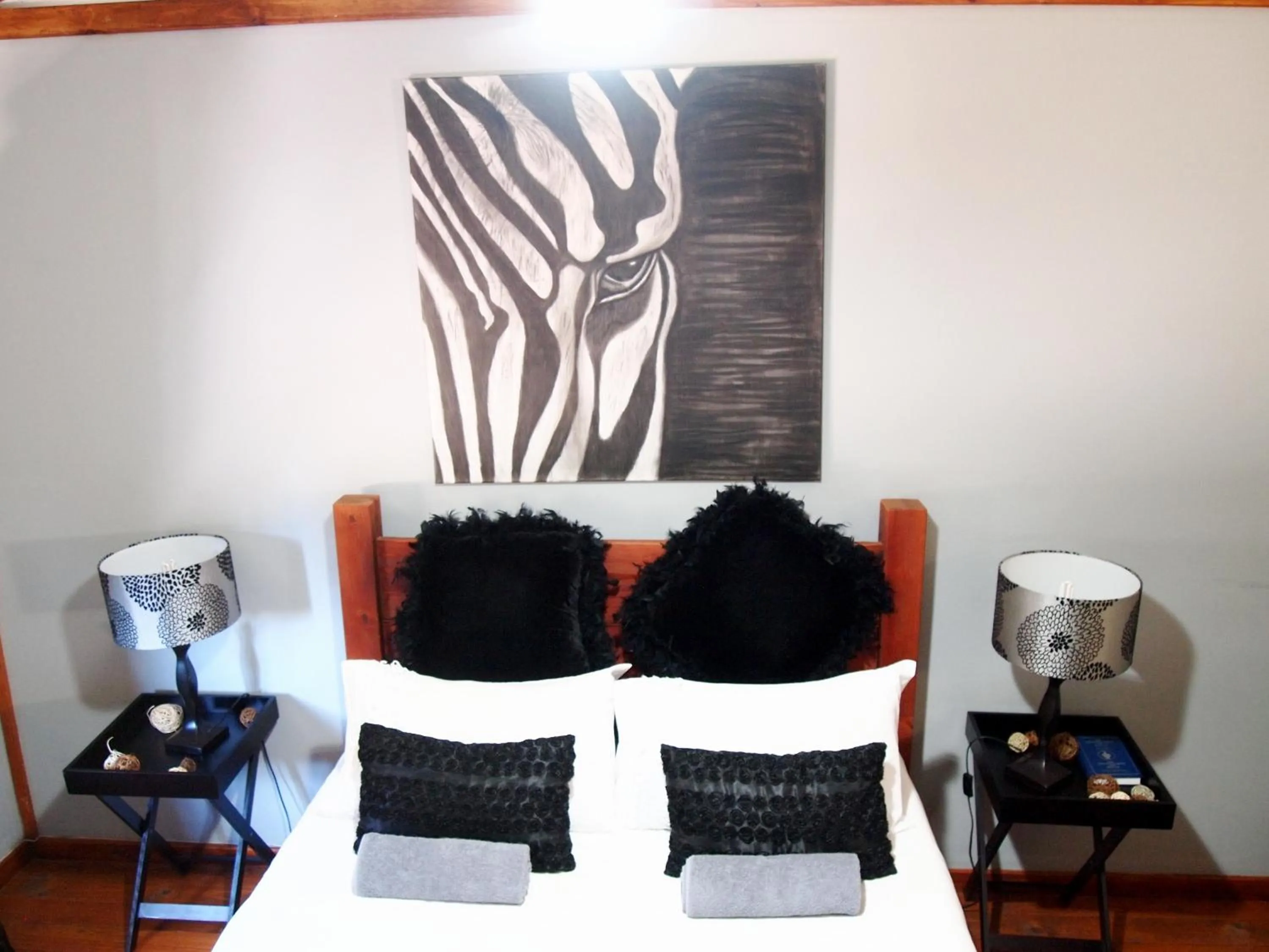 Photo of the whole room, Bed in Havana Nights