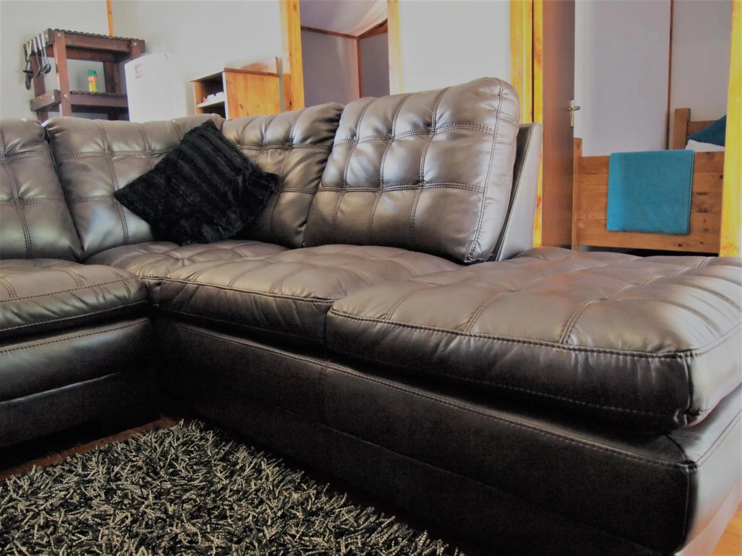 Communal lounge/ TV room in Havana Nights