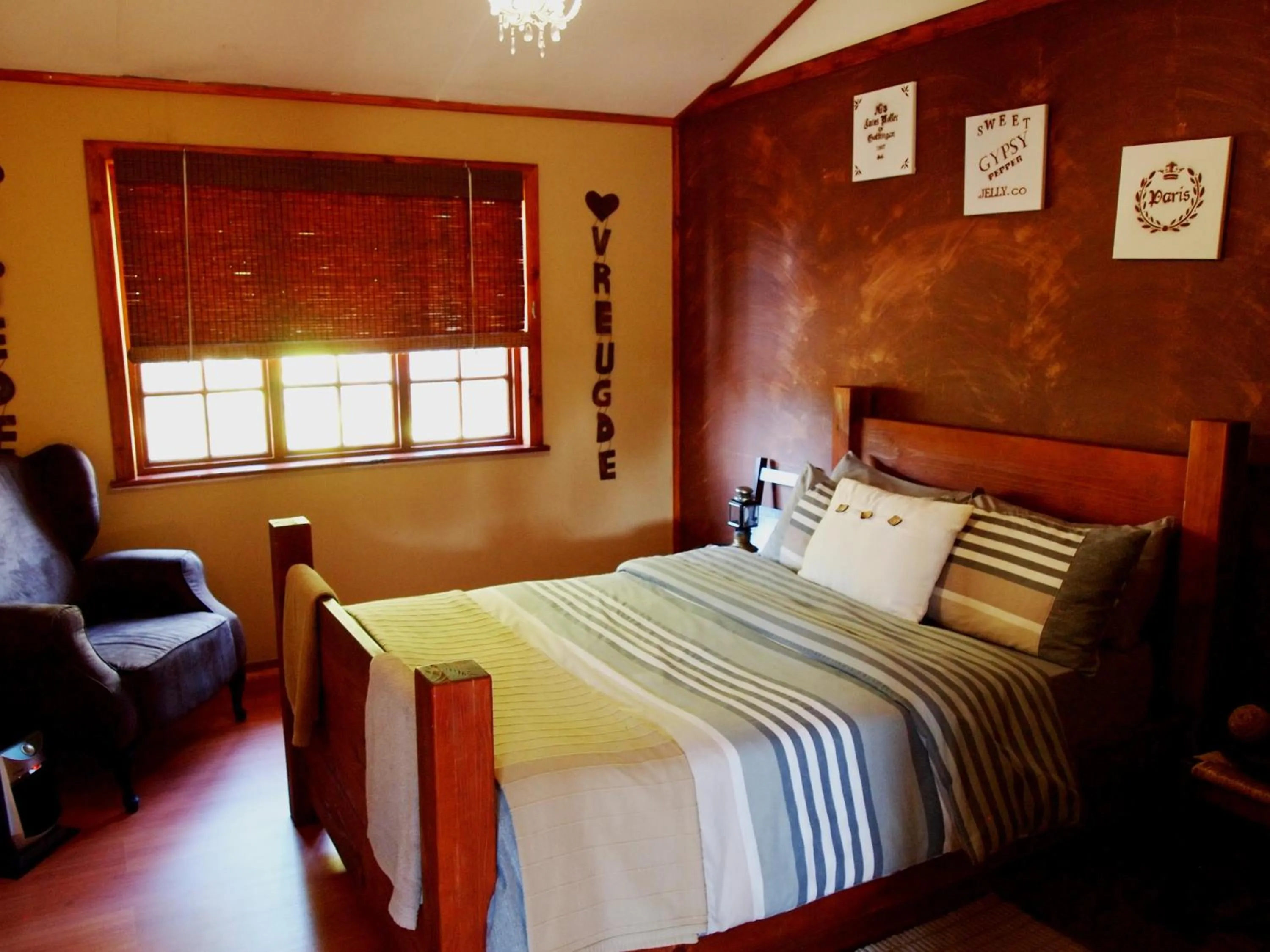 Bedroom, Bed in Havana Nights