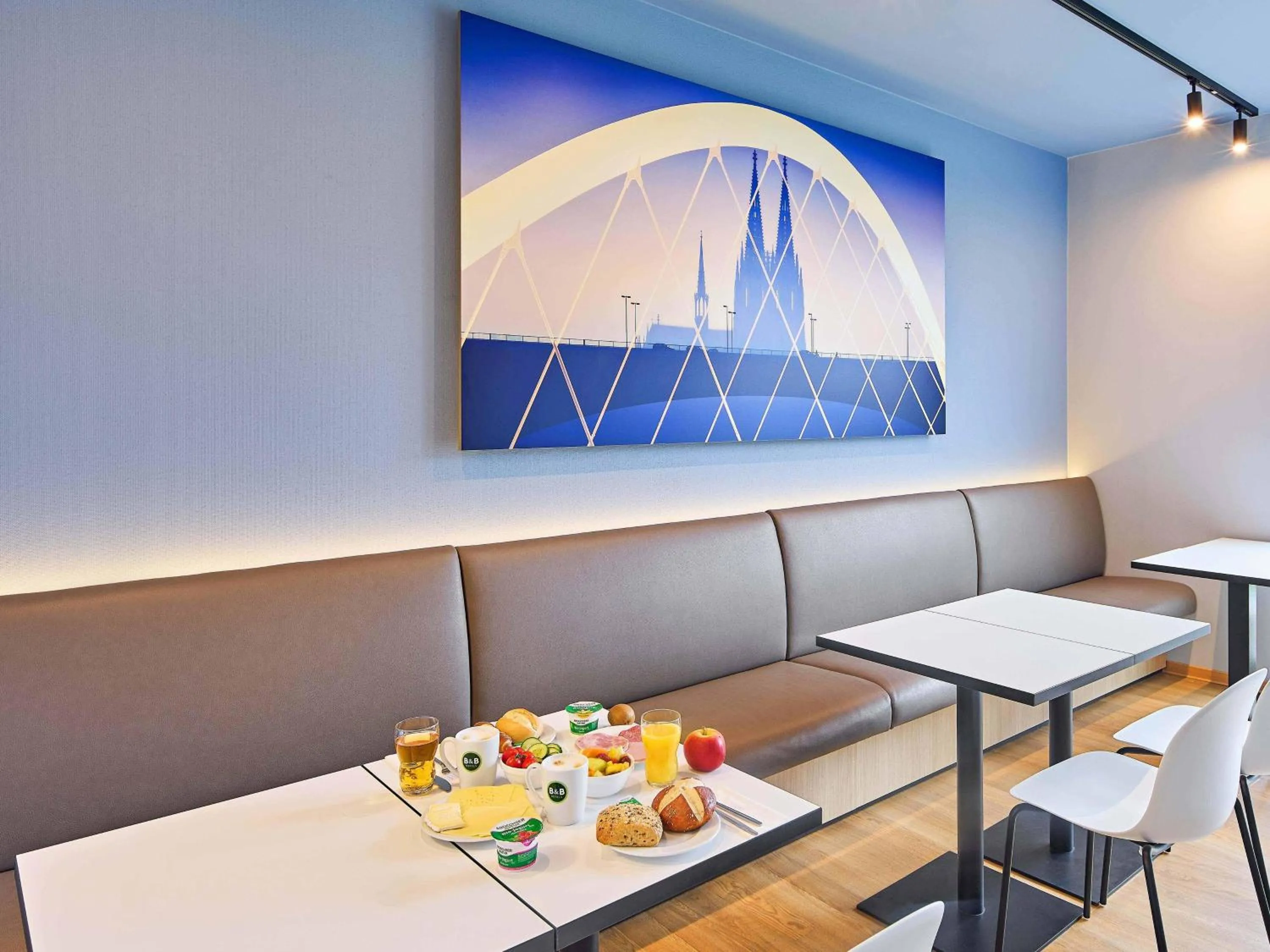 Photo of the whole room in B&B Hotel Köln-Messe