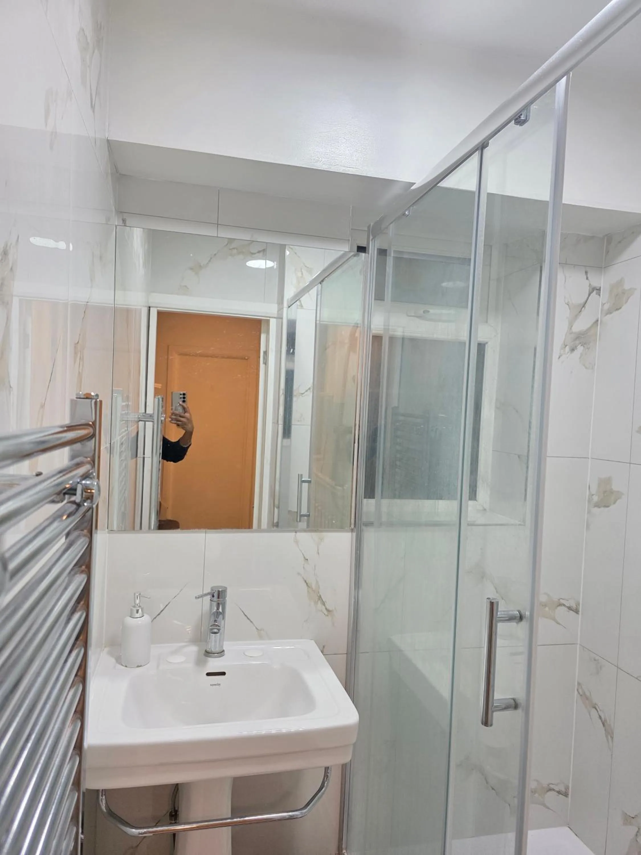 Bathroom in Baraka House Royal Victoria London by OYO