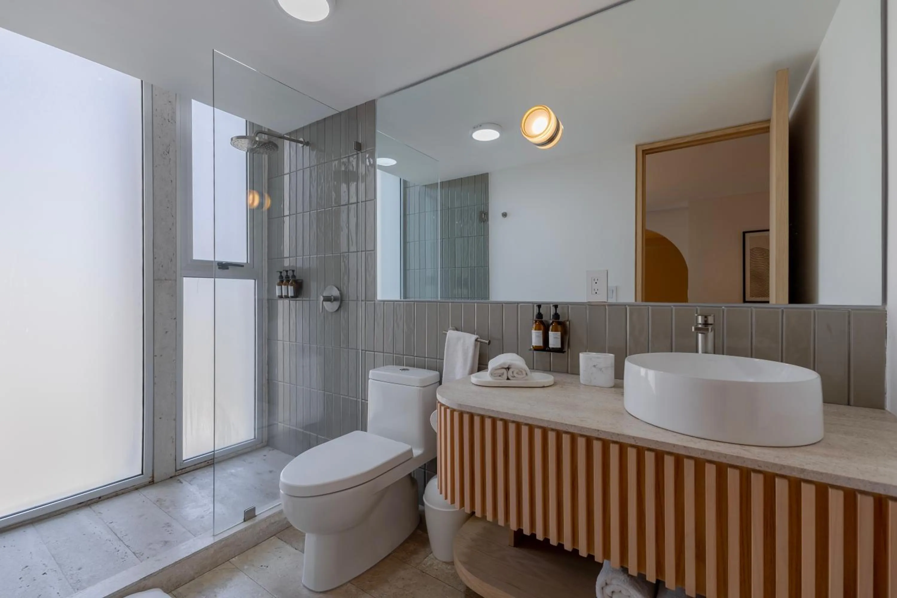 Shower in Capitalia Antara Polanco