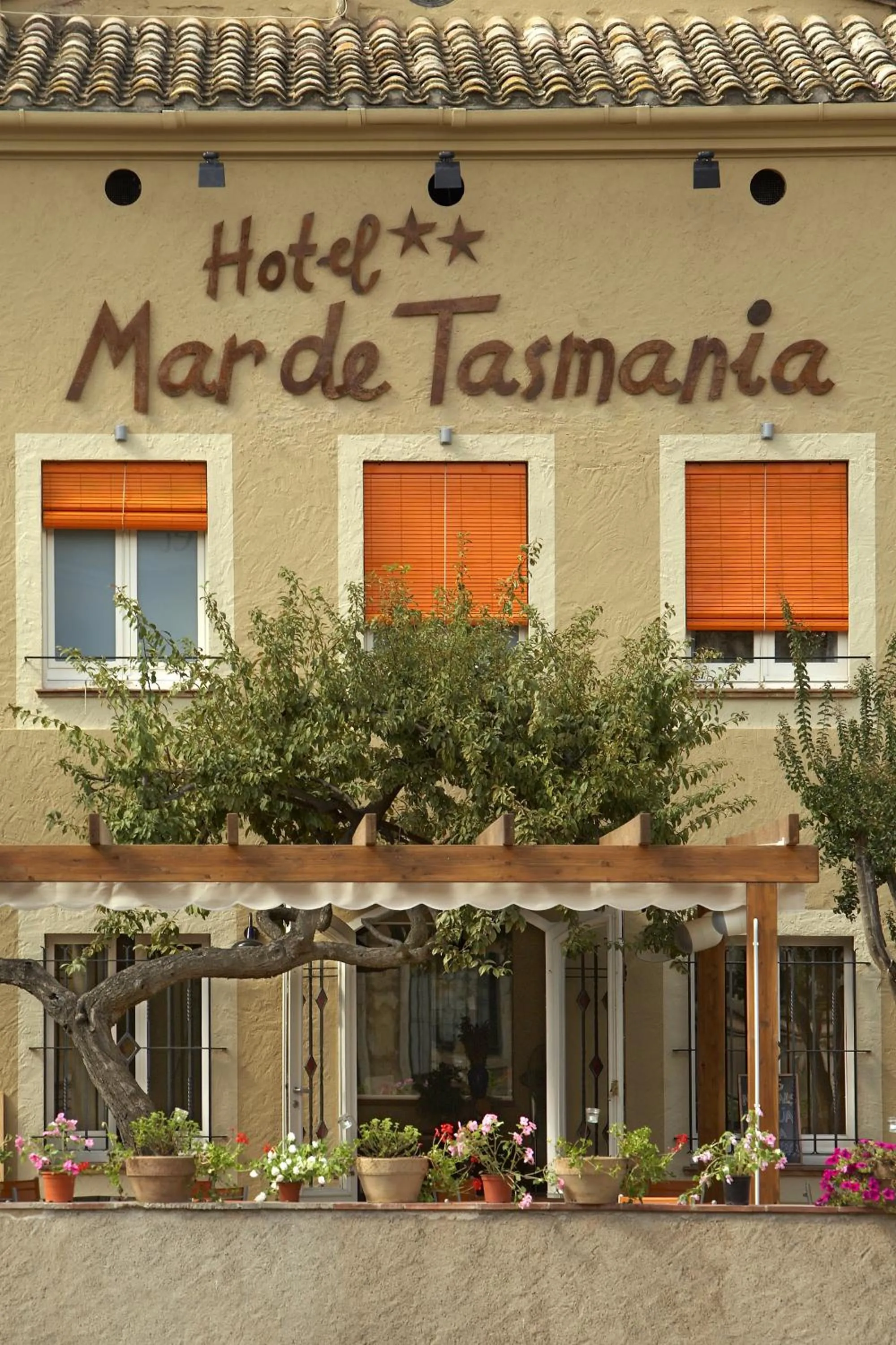 Facade/entrance in Hotel Mar de Tasmània - Auto Check-in