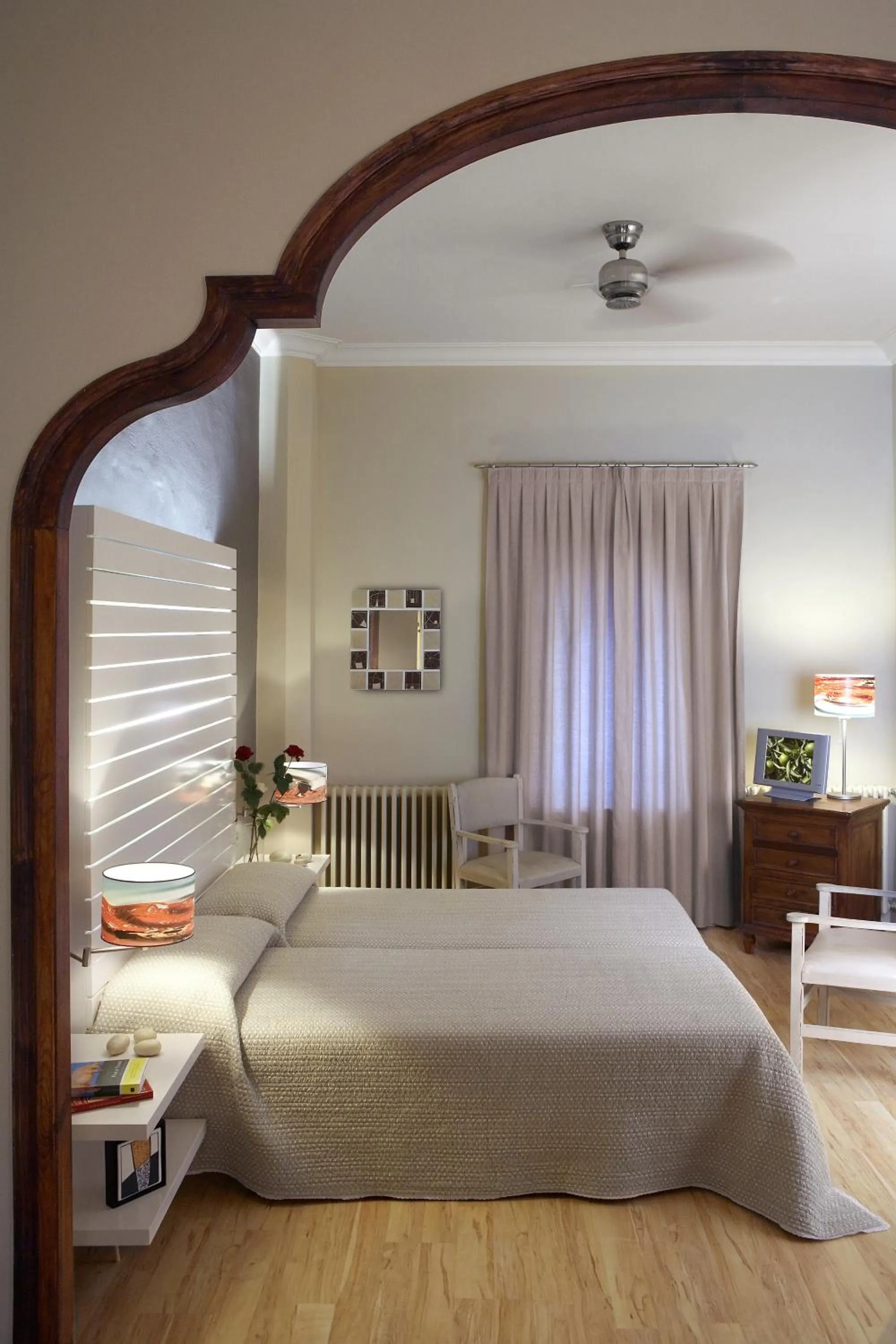 Photo of the whole room, Bed in Hotel Mar de Tasmània - Auto Check-in