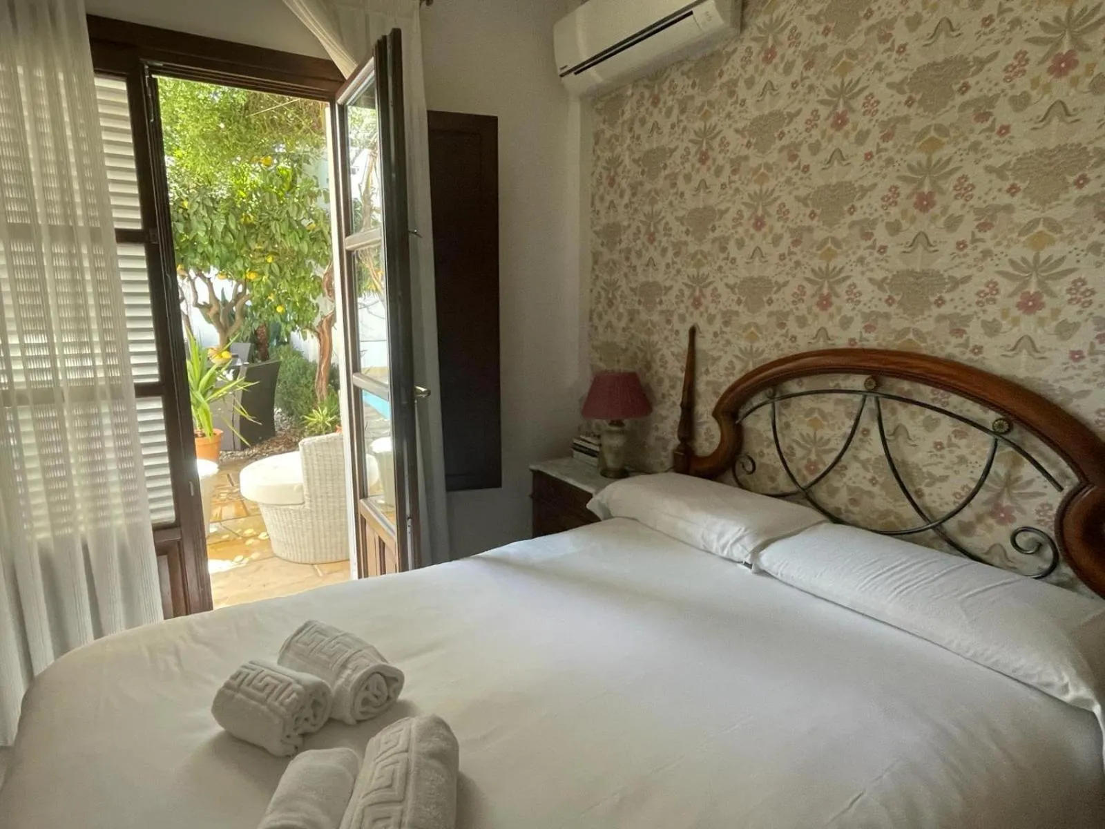 Bedroom, Bed in Suite Comares