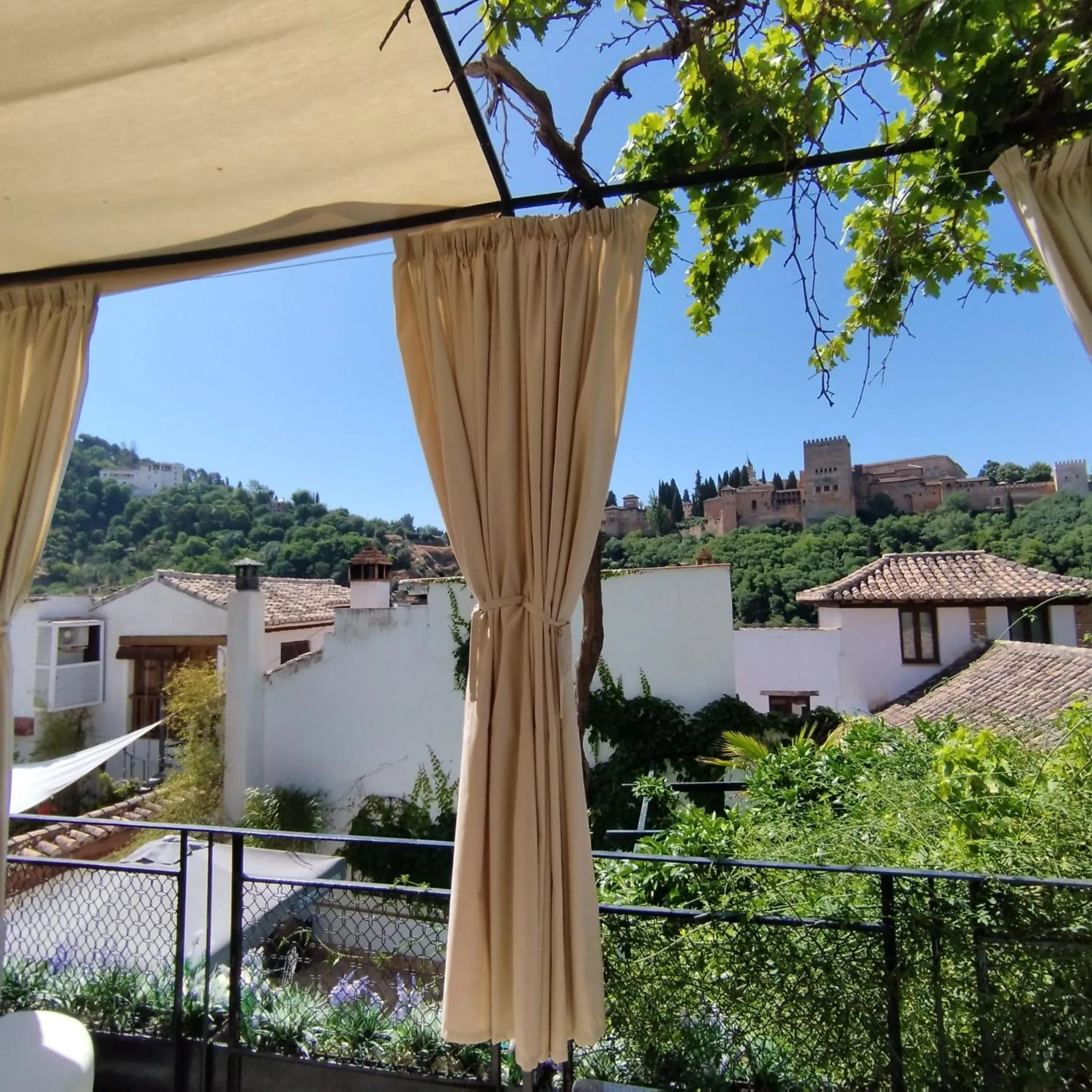 Spring in Suite Comares