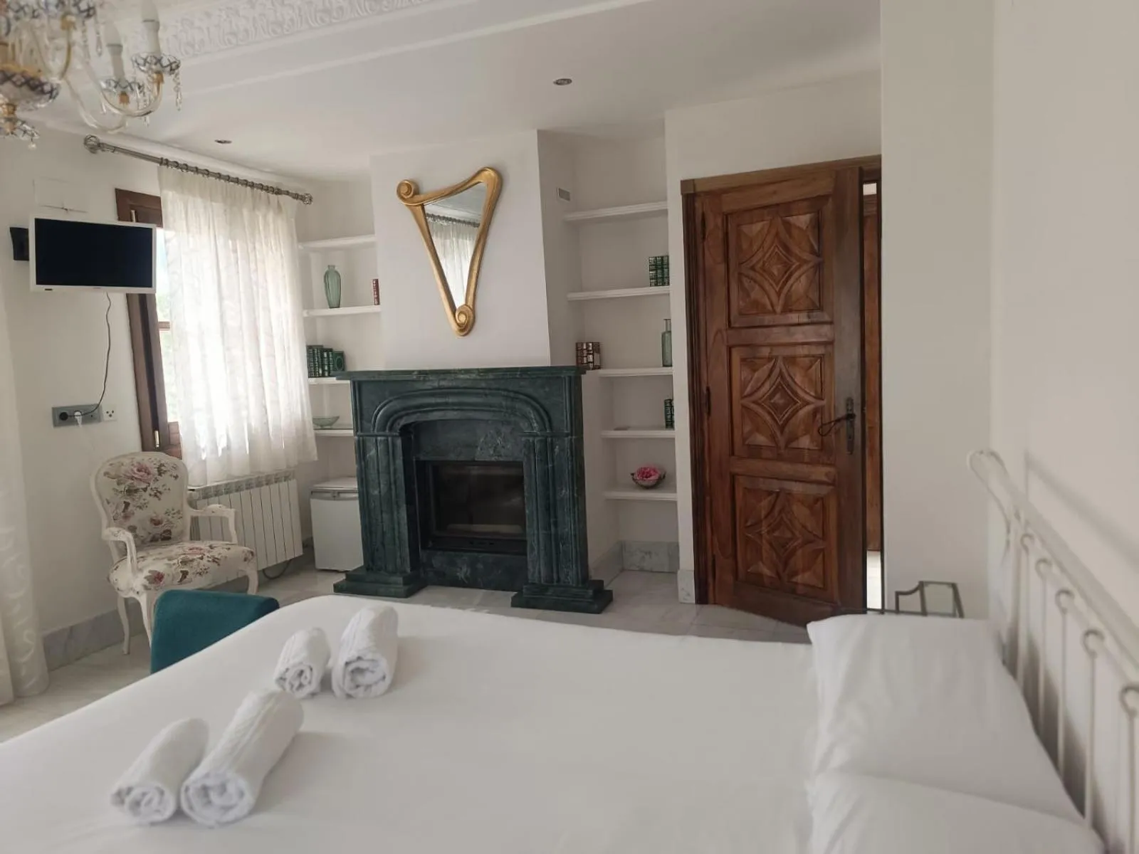 Bedroom, Bed in Suite Comares