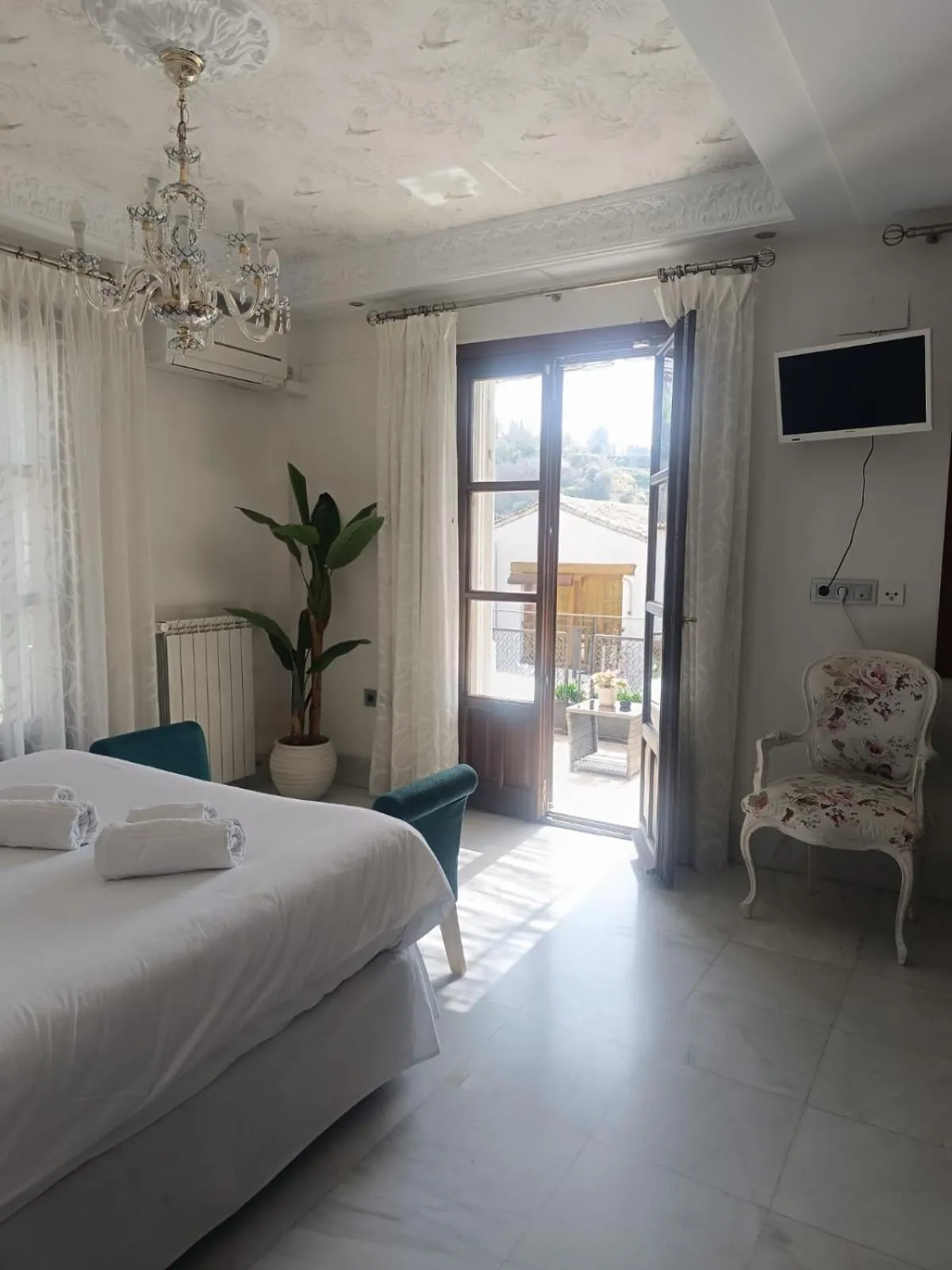 Bedroom, Bed in Suite Comares