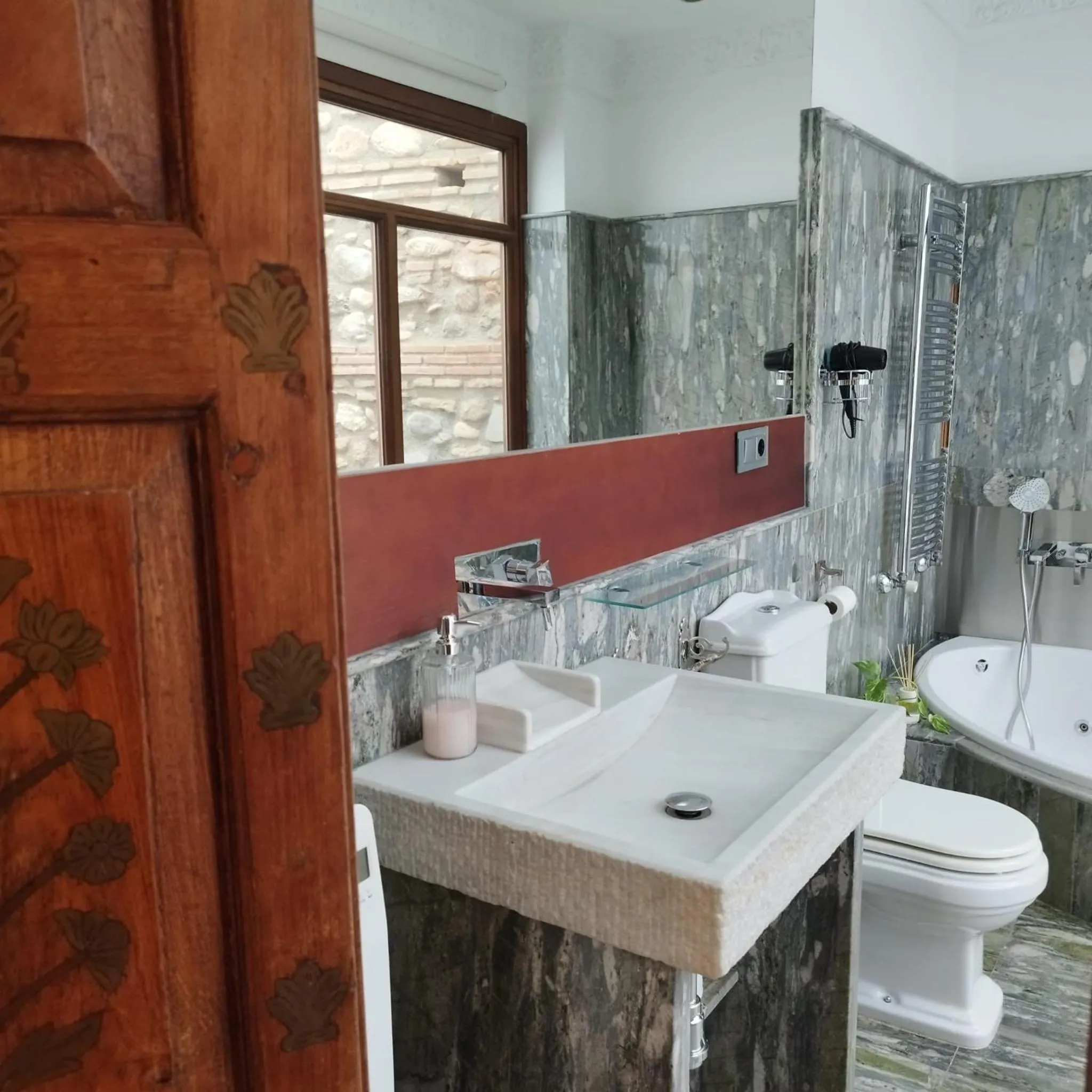 Bathroom in Suite Comares