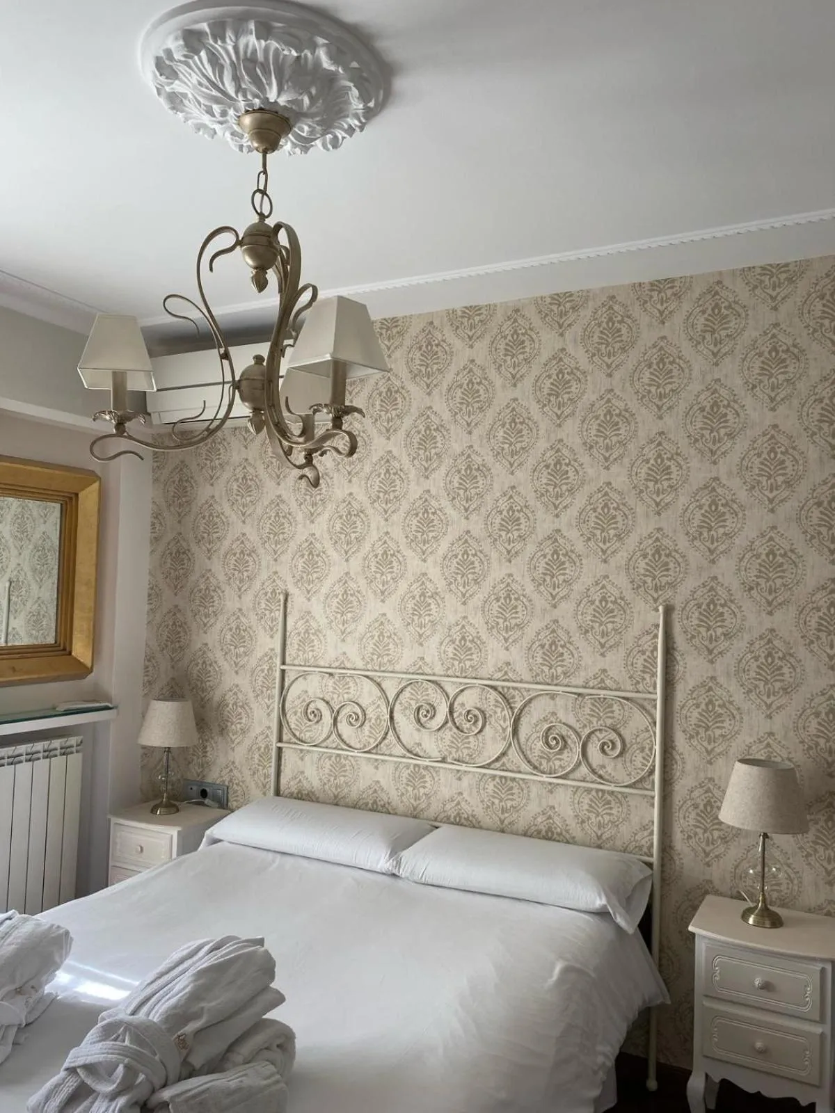 Bedroom, Bed in Suite Comares