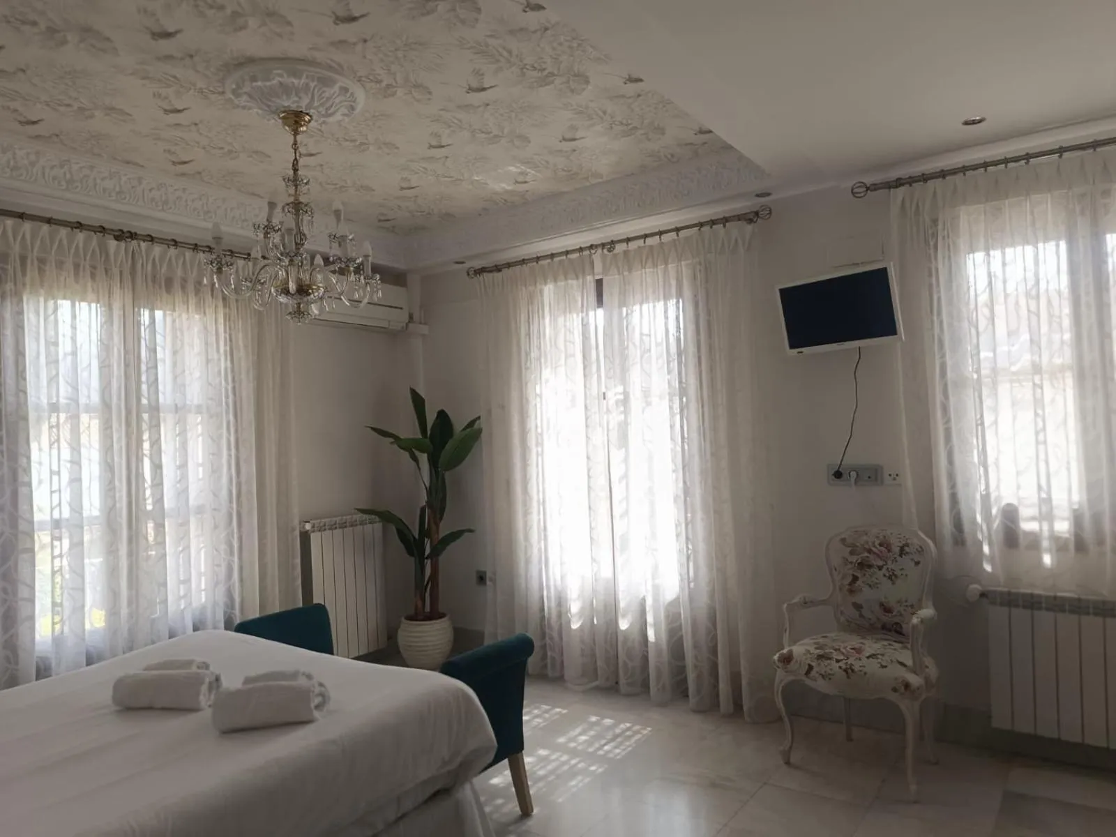 Bedroom, Bed in Suite Comares