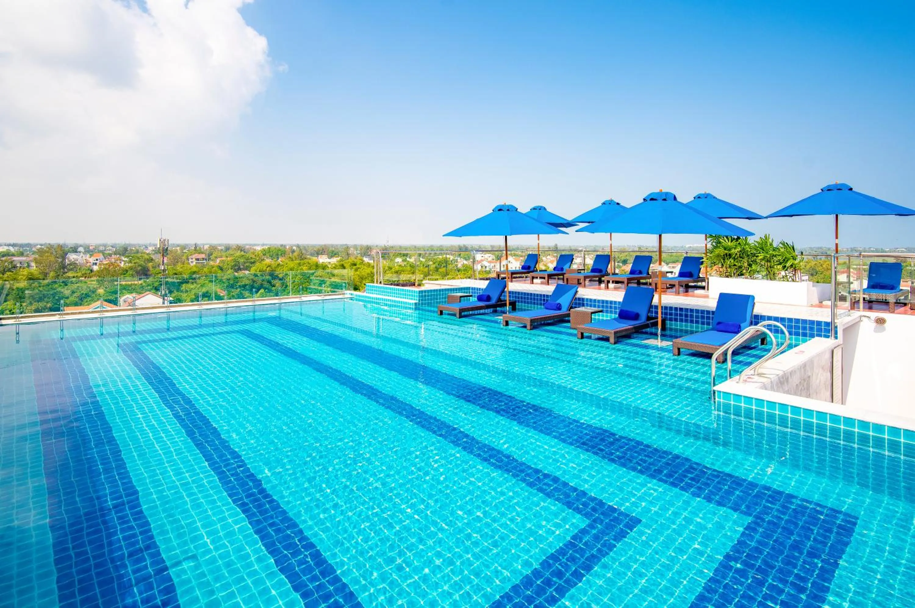 Pool view in Qualia De Hôtel Hoi An - Rooftop Bar City View