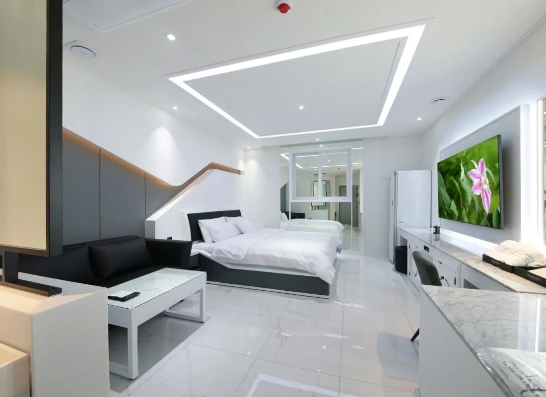 Bed in WJ Hotel Pool House