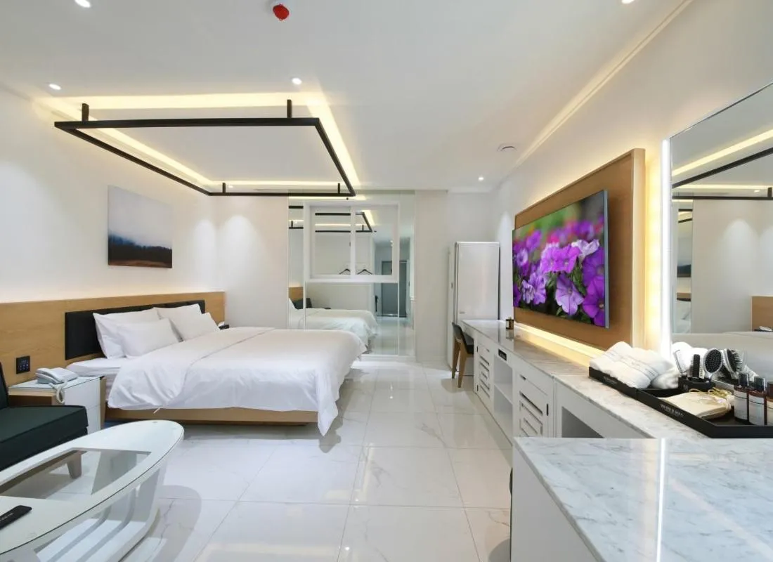 Bed in WJ Hotel Pool House