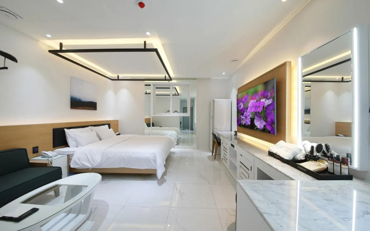 Bed in WJ Hotel Pool House