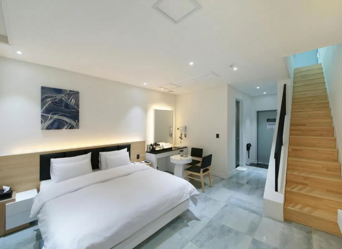 Bed in WJ Hotel Pool House
