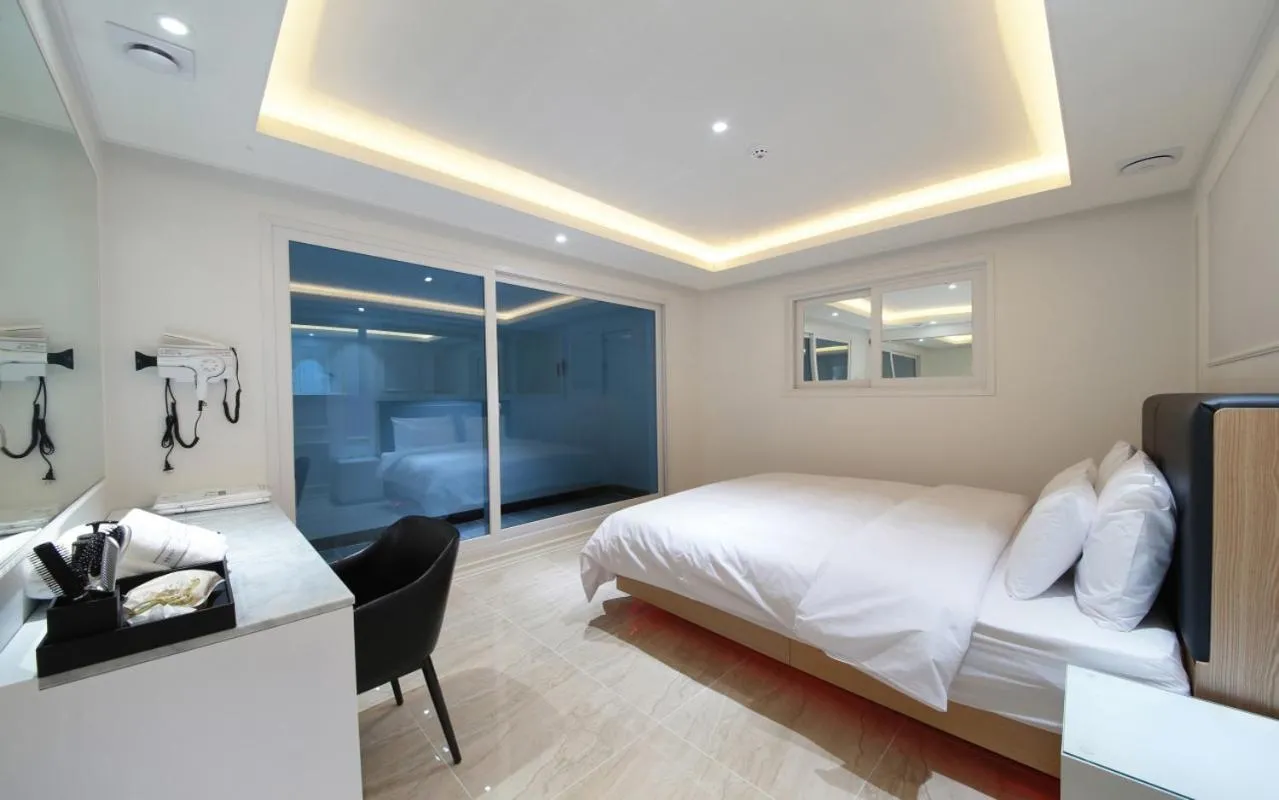 Bed in WJ Hotel Pool House