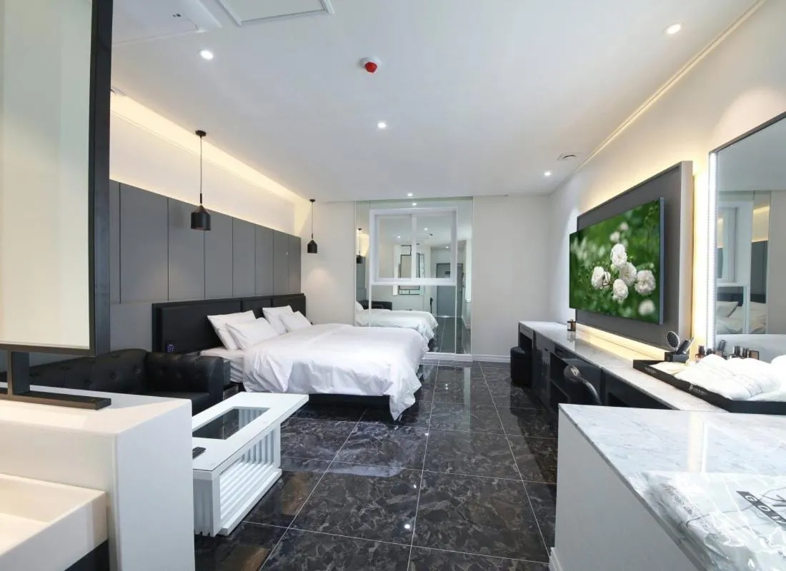 Bed in WJ Hotel Pool House