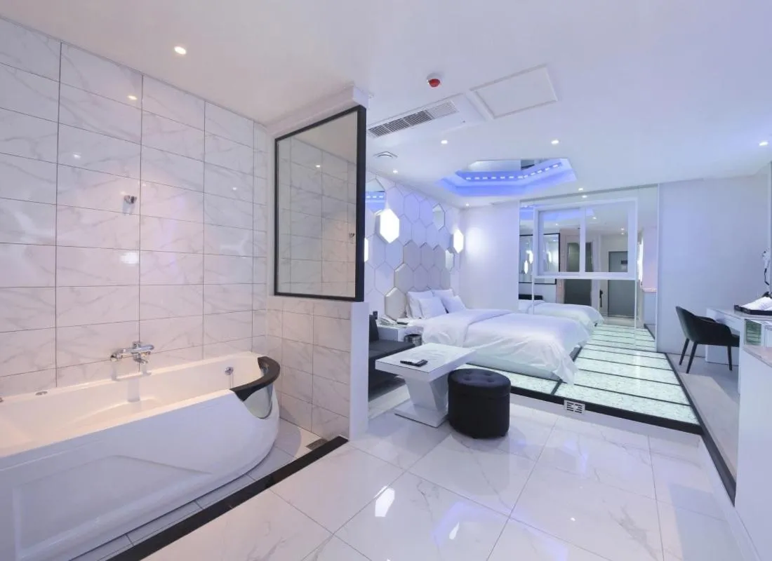 Bed in WJ Hotel Pool House